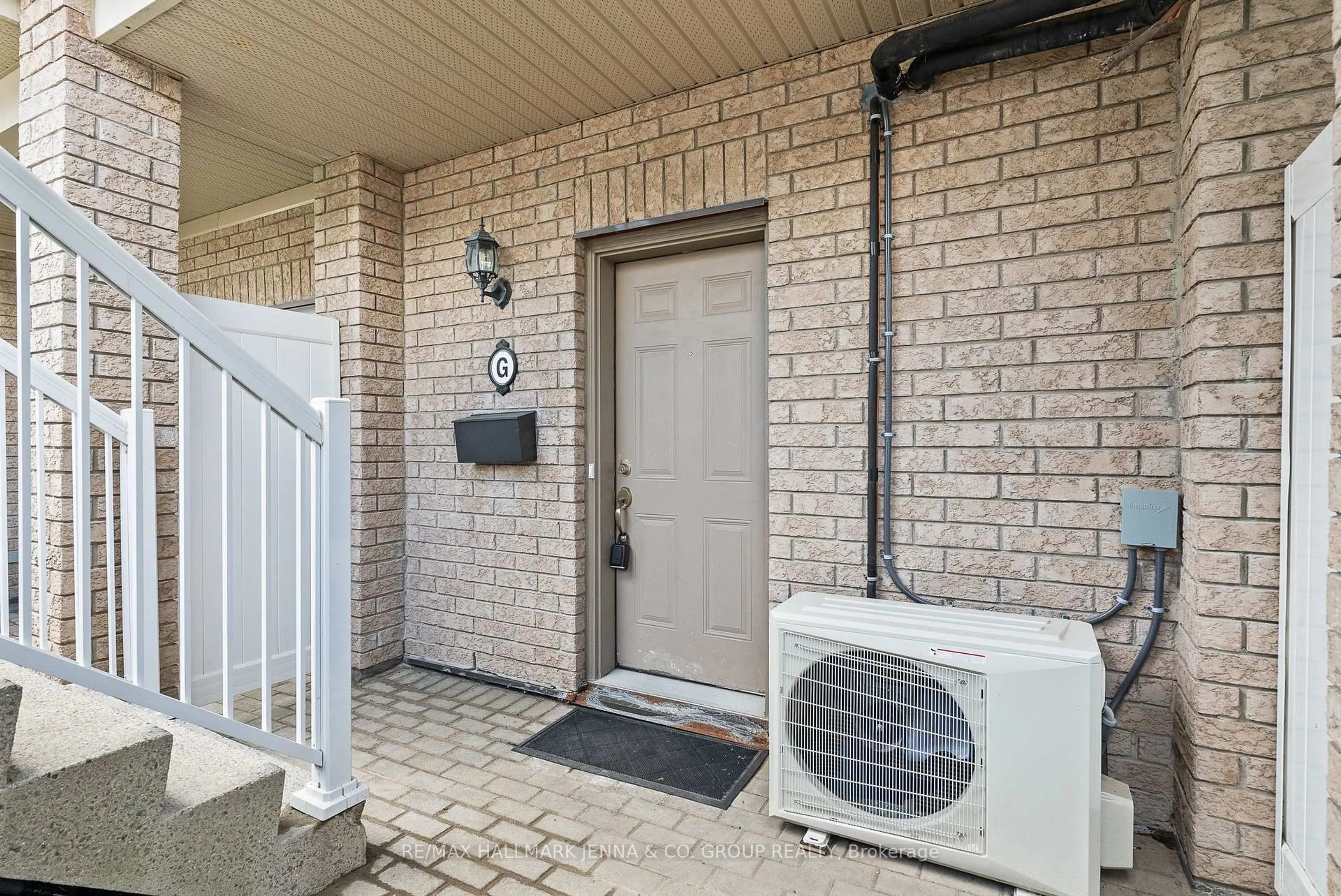 Patio, street for 102 Artesa Private #G, Ottawa Ontario K2S 0J8