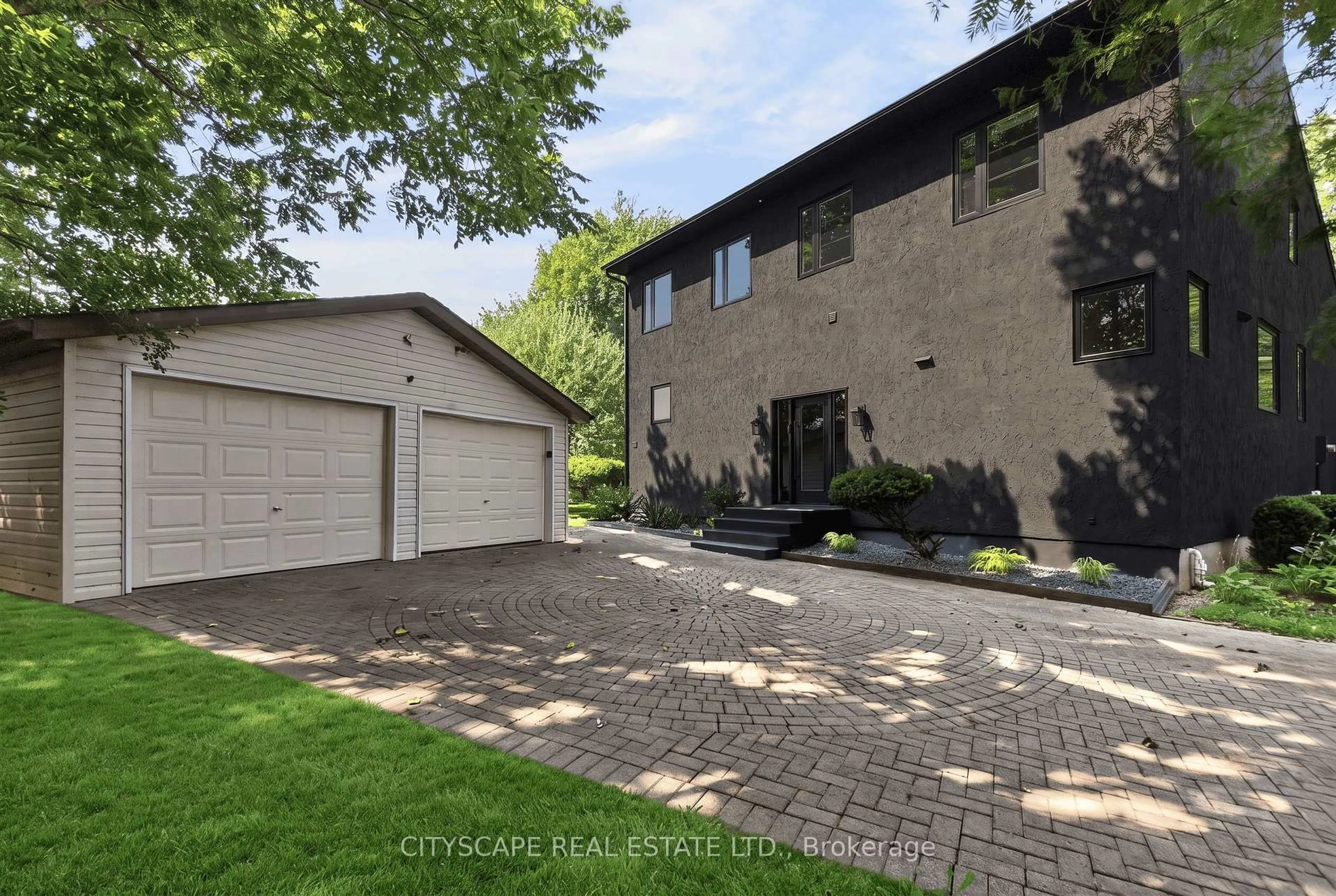 A pic from outside/outdoor area/front of a property/back of a property/a pic from drone, street for 5 Firelane 14b Rd, Niagara-on-the-Lake Ontario L0S 1J0