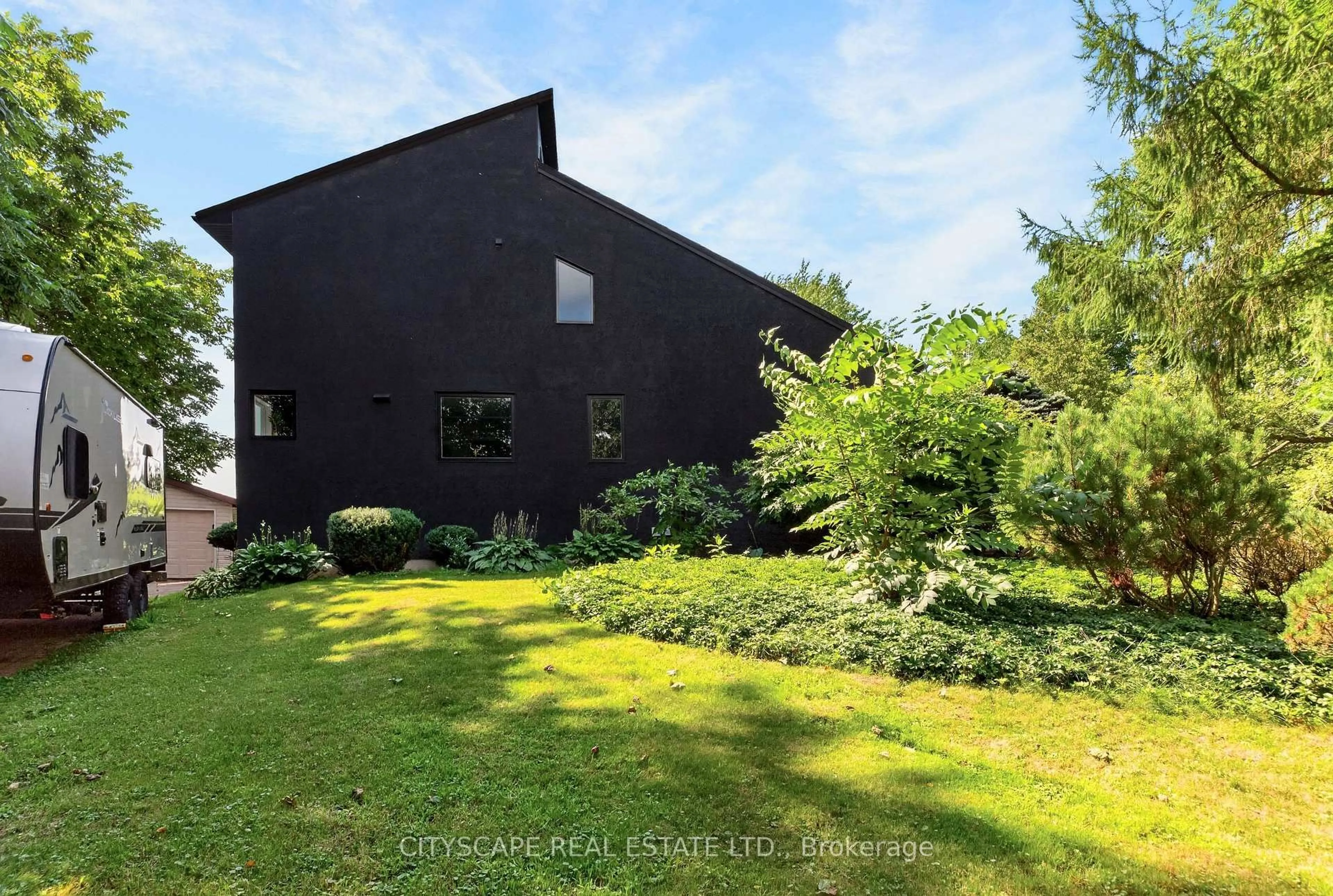 A pic from outside/outdoor area/front of a property/back of a property/a pic from drone, unknown for 5 Firelane 14b Rd, Niagara-on-the-Lake Ontario L0S 1J0