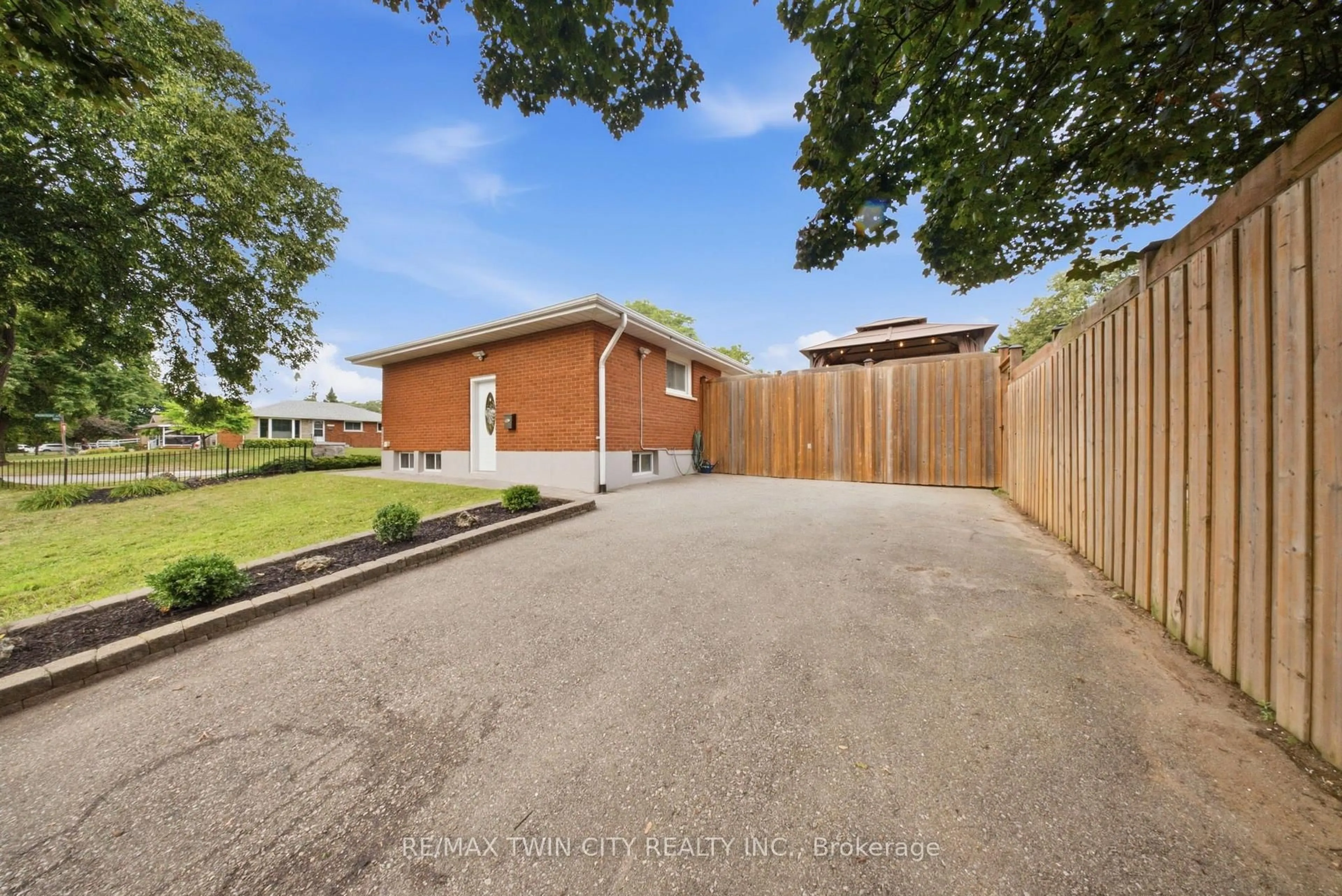 A pic from outside/outdoor area/front of a property/back of a property/a pic from drone, street for 2 Frontenac Ave, Brantford Ontario N3R 3B6