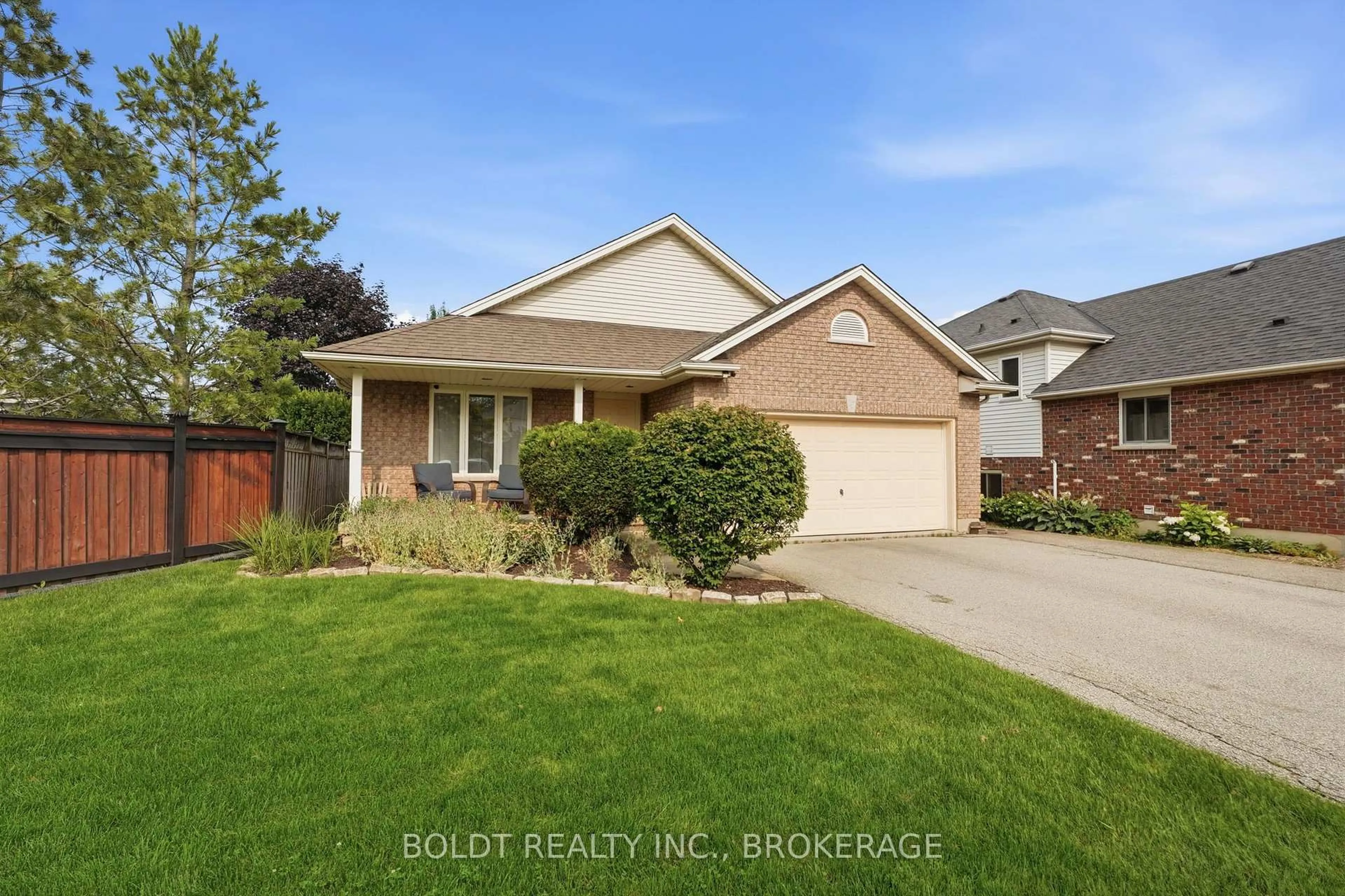 Home with brick exterior material, street for 22 Graves Cres, St. Catharines Ontario L2S 3Z6