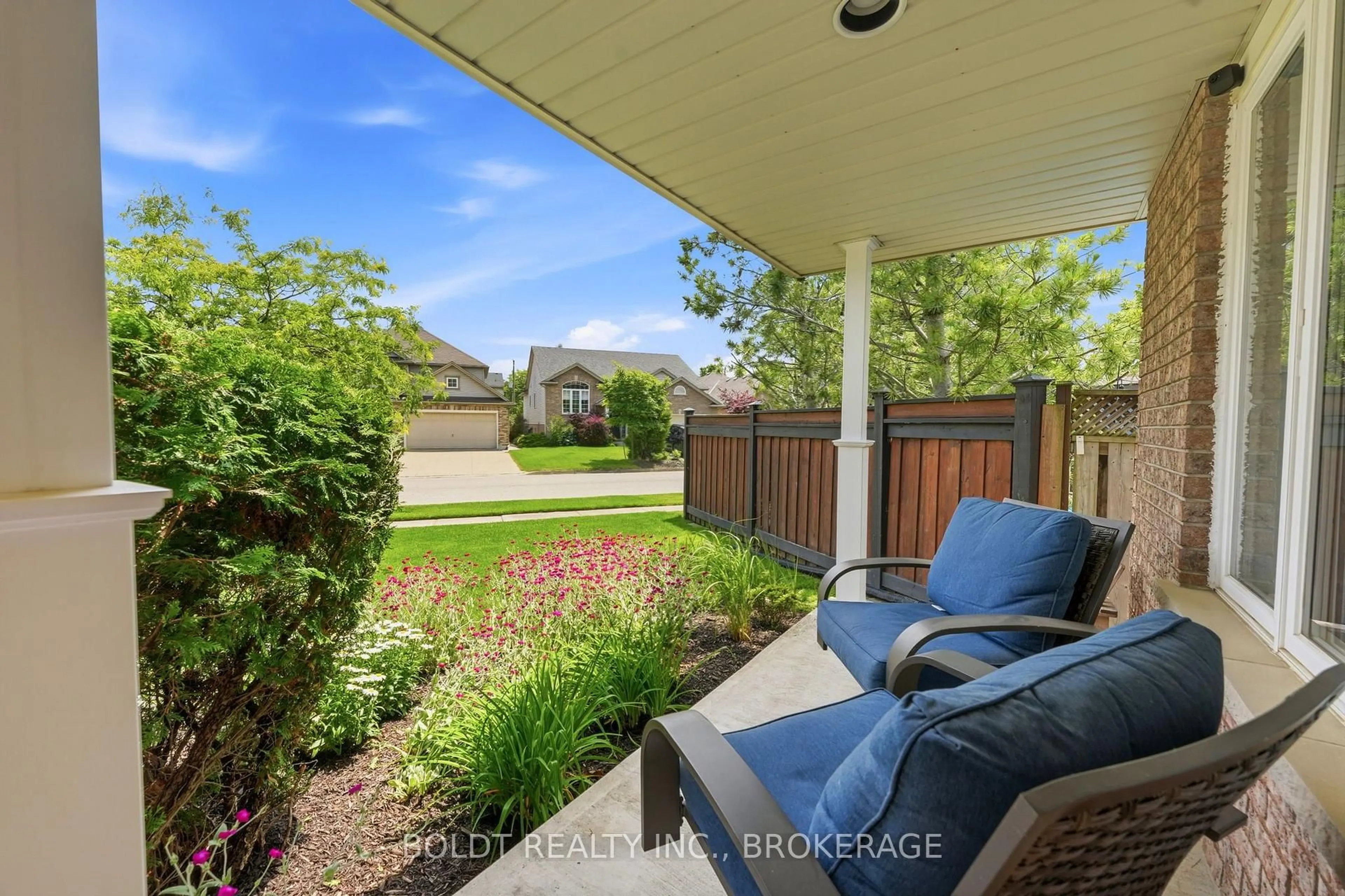 Patio, water/lake/river/ocean view for 22 Graves Cres, St. Catharines Ontario L2S 3Z6