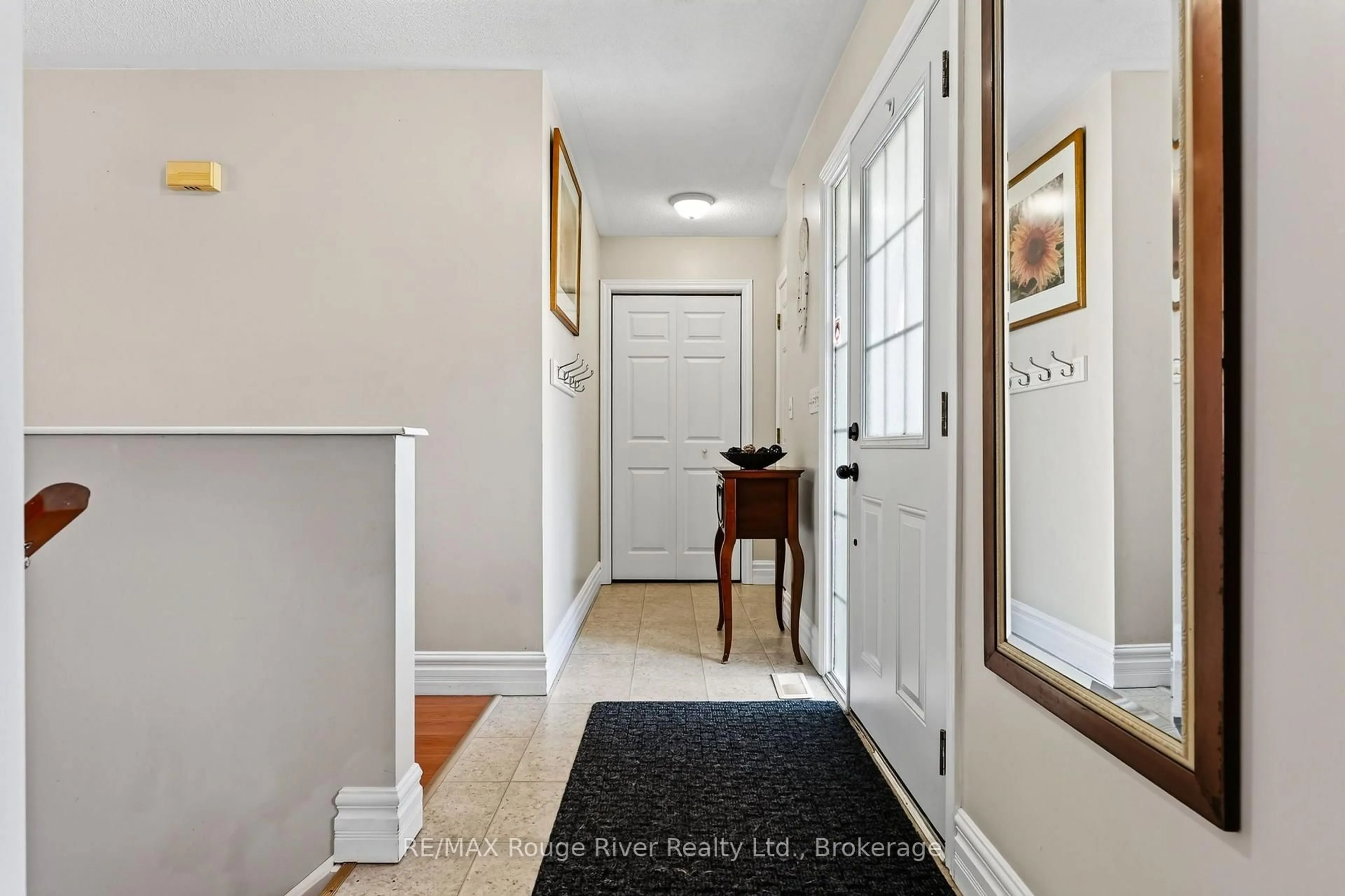 Indoor entryway for 9 JANE'S Crt, Cramahe Ontario K0K 1S0