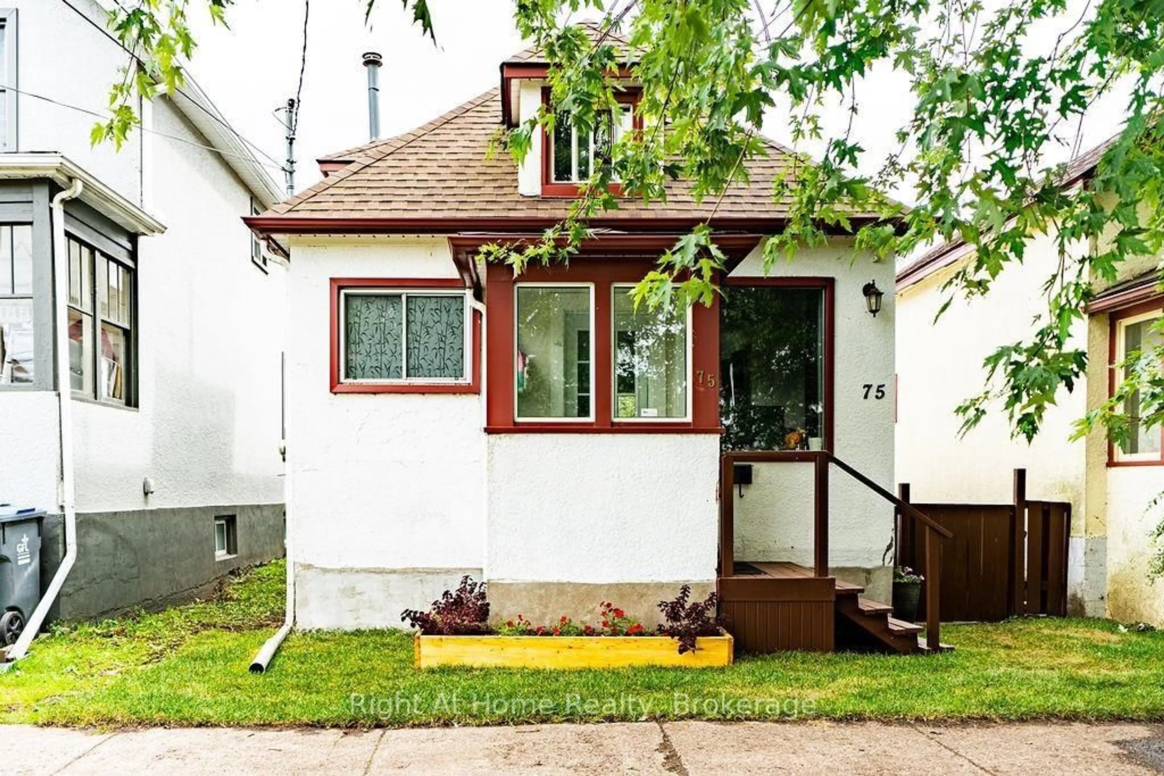 Patio, street for 75 Ontario St, Thunder Bay Ontario P7B 3G1