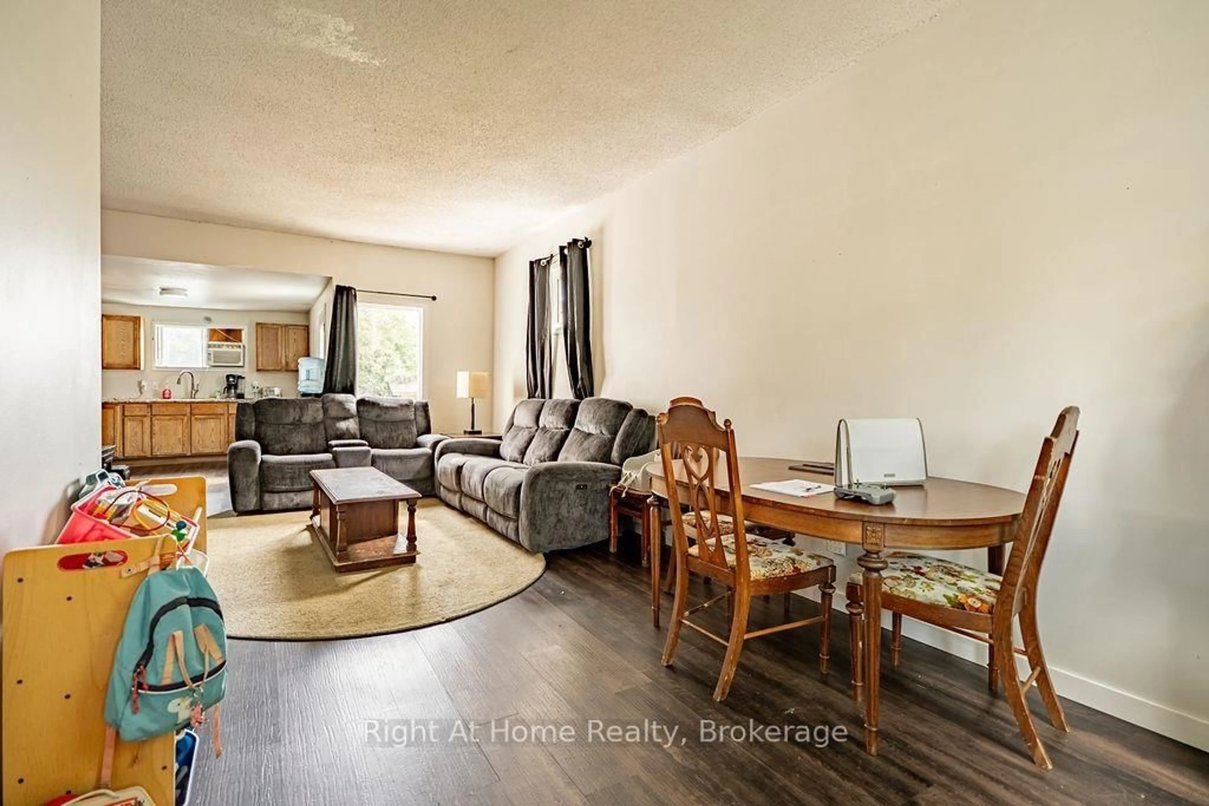 Living room with furniture, wood/laminate floor for 75 Ontario St, Thunder Bay Ontario P7B 3G1