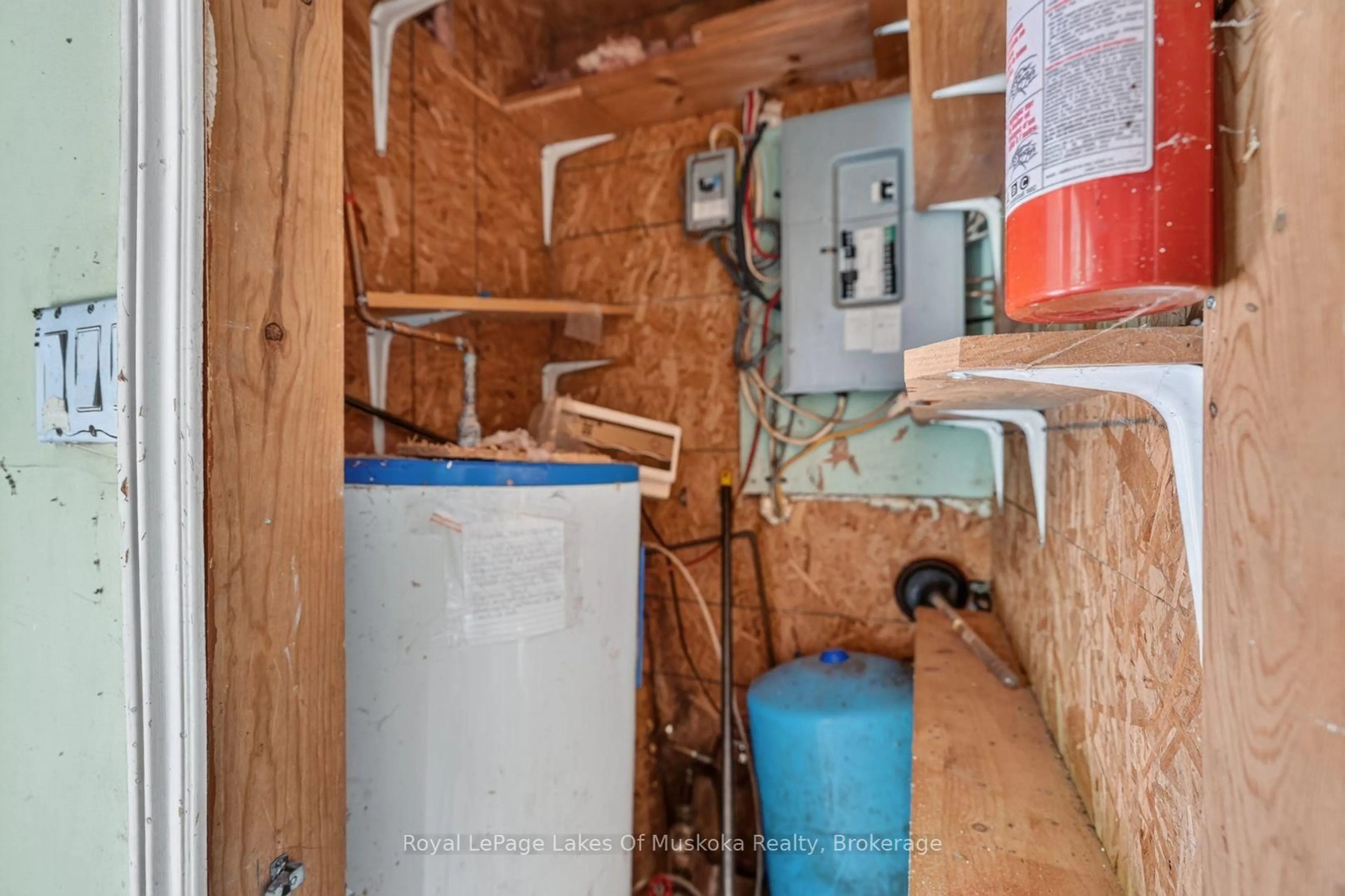 Laundry room for 1341 Golden Beach Rd, Bracebridge Ontario P1L 1W8