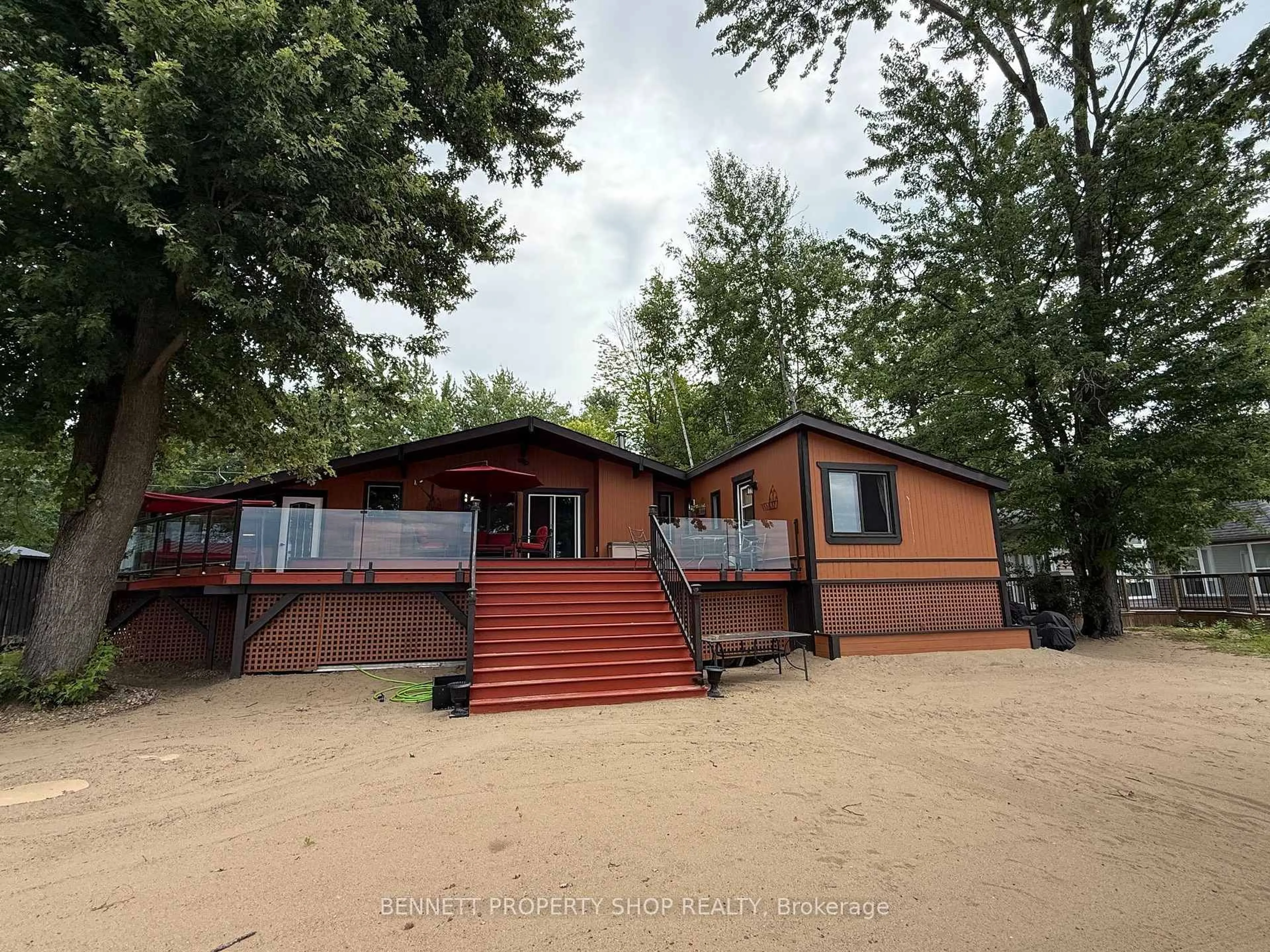 A pic from outside/outdoor area/front of a property/back of a property/a pic from drone, unknown for 4240 Armitage Ave, Ottawa Ontario K0A 1T0