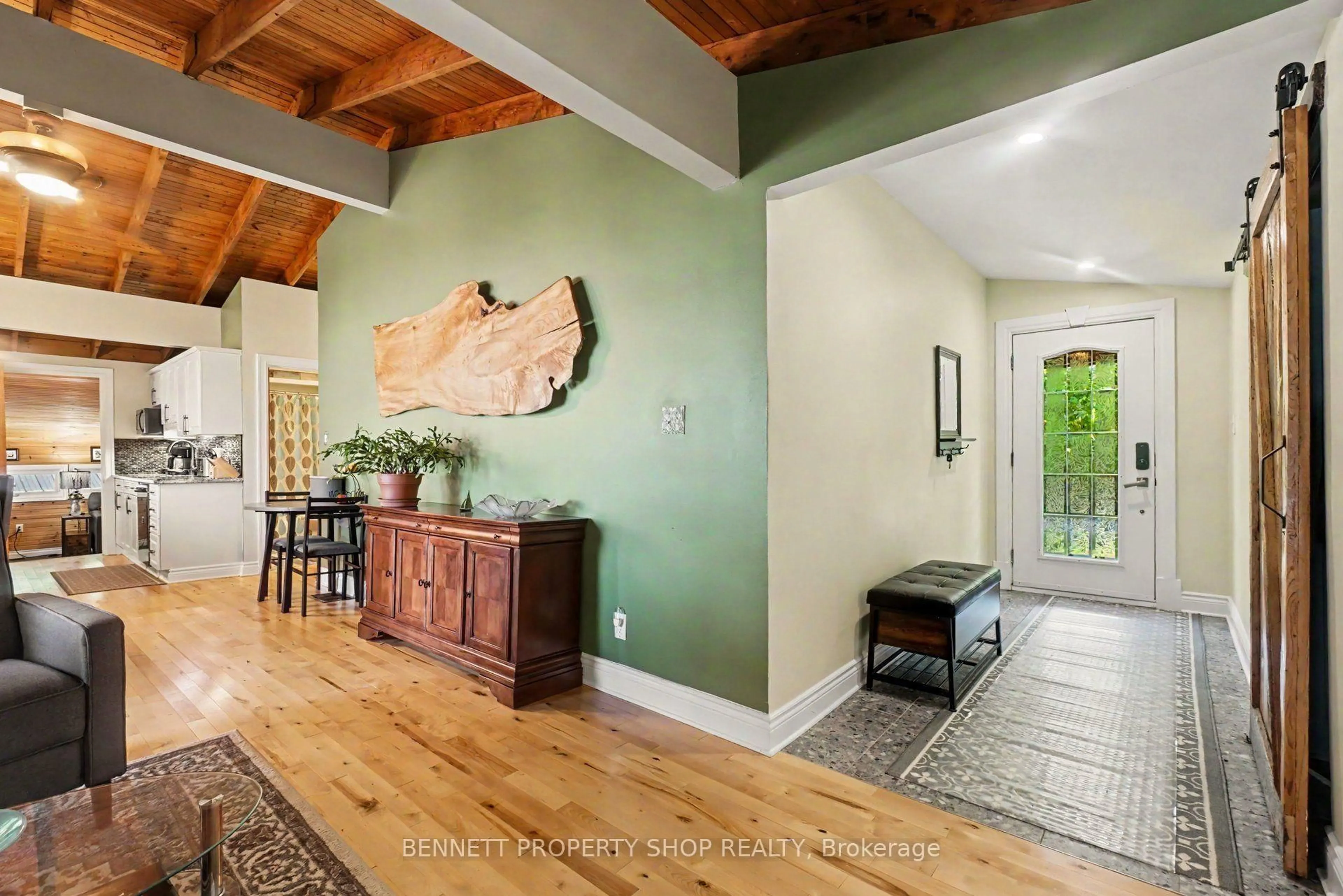 Indoor entryway for 4240 Armitage Ave, Ottawa Ontario K0A 1T0