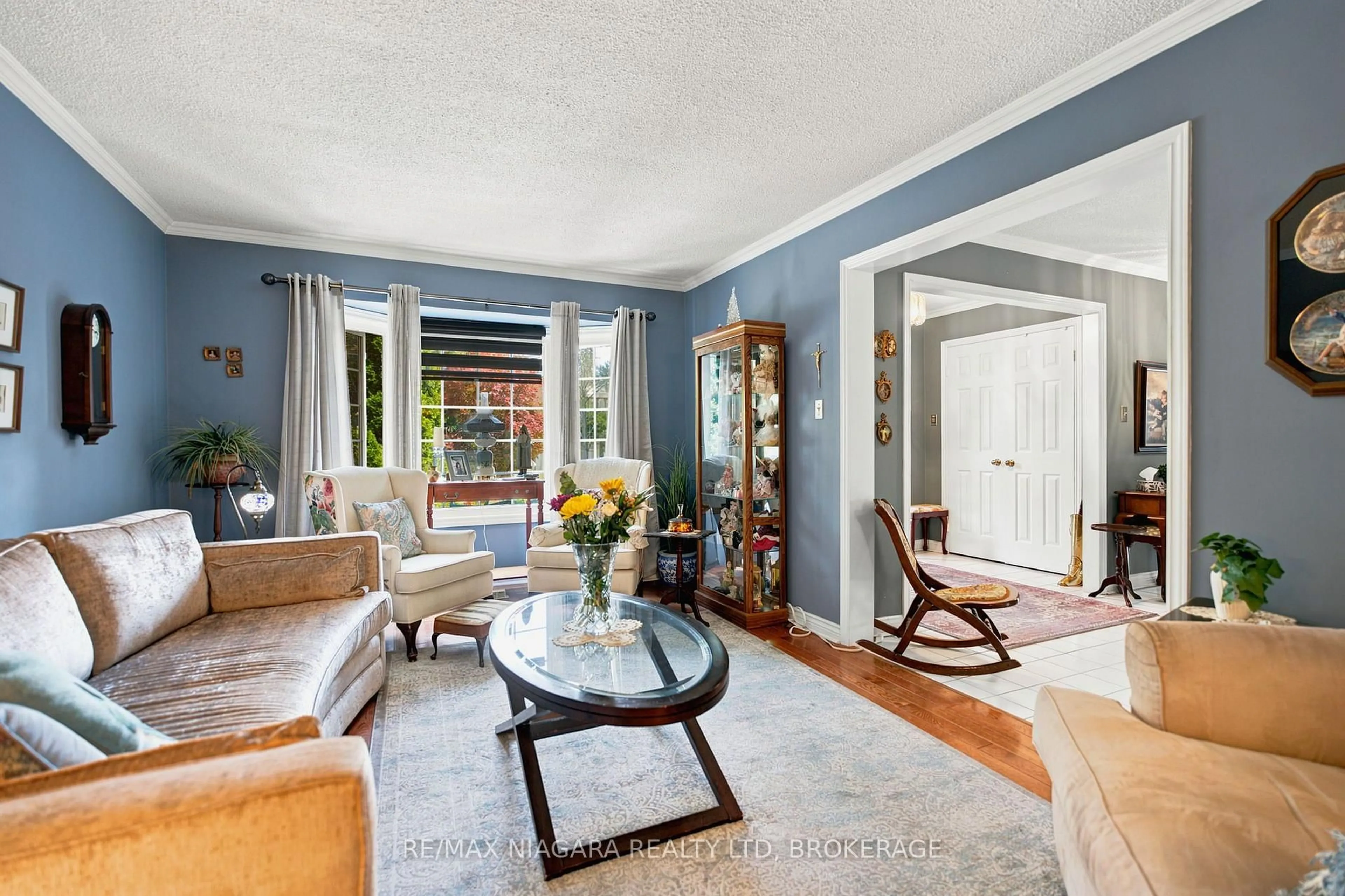 Living room with furniture, unknown for 50 Barbican Tr, St. Catharines Ontario L2T 4A3