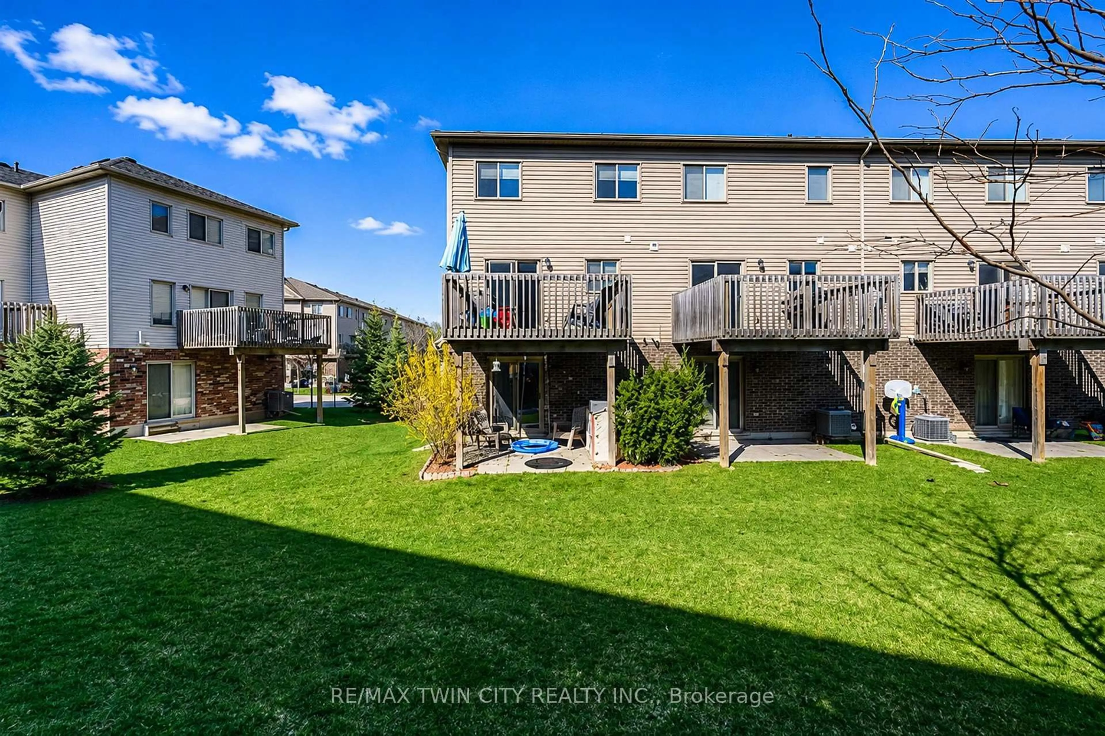 Patio, unknown for 750 Lawrence St #86, Cambridge Ontario N3H 4A9