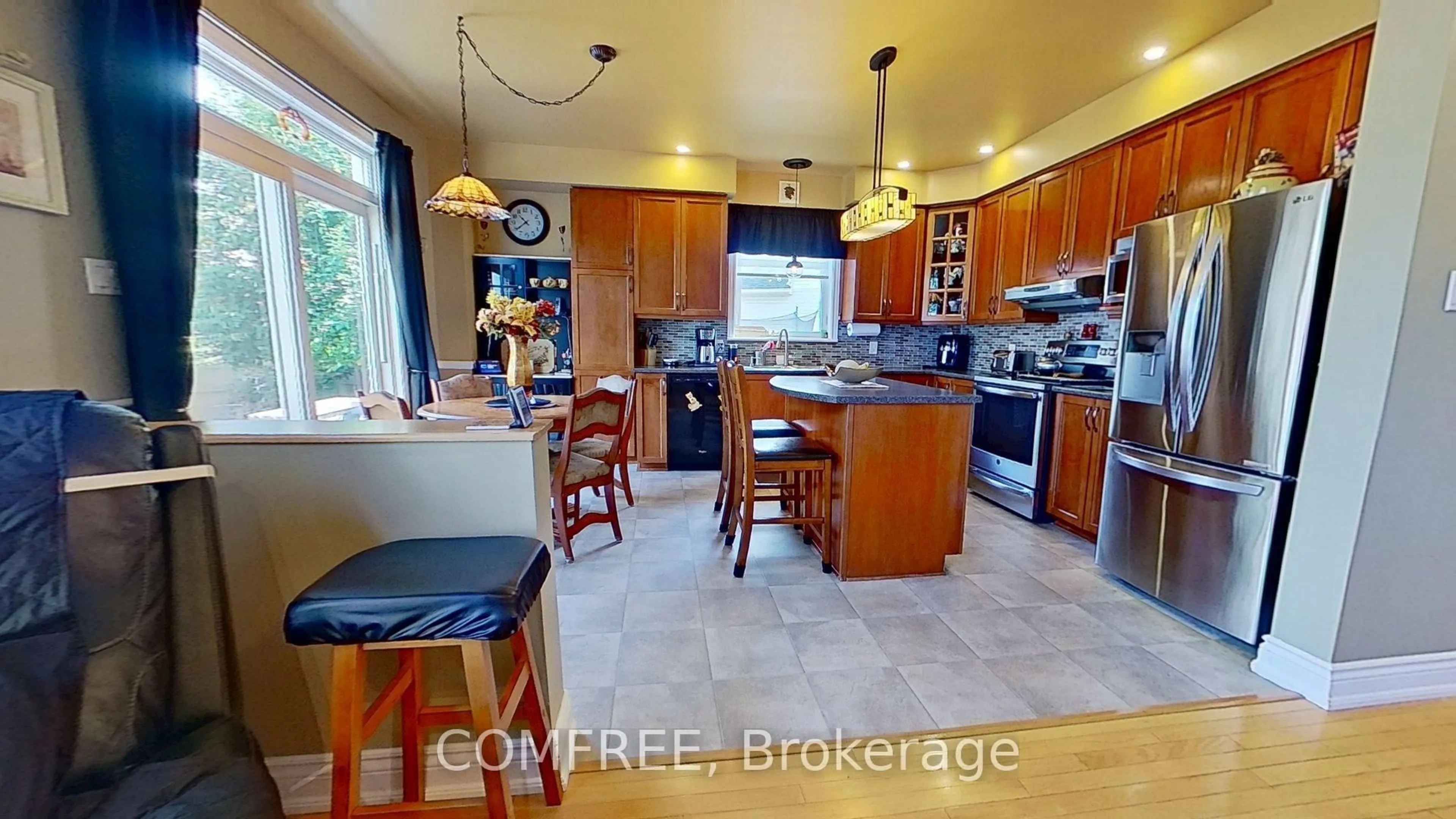 Open concept kitchen, ceramic/tile floor for 2150 Sojourn St, Orleans Ontario K4A 4E2
