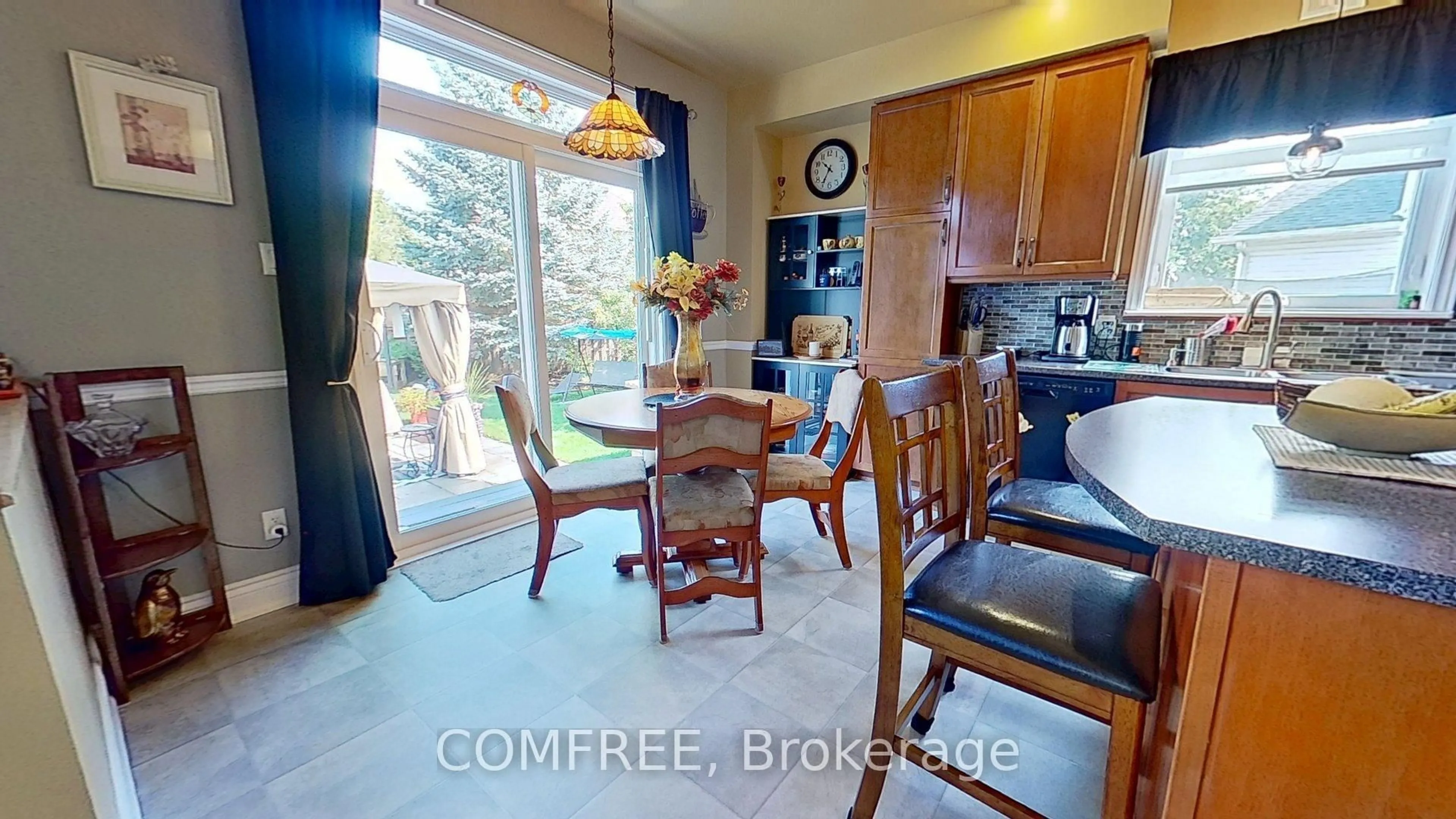 Dining room, ceramic/tile floor for 2150 Sojourn St, Orleans Ontario K4A 4E2