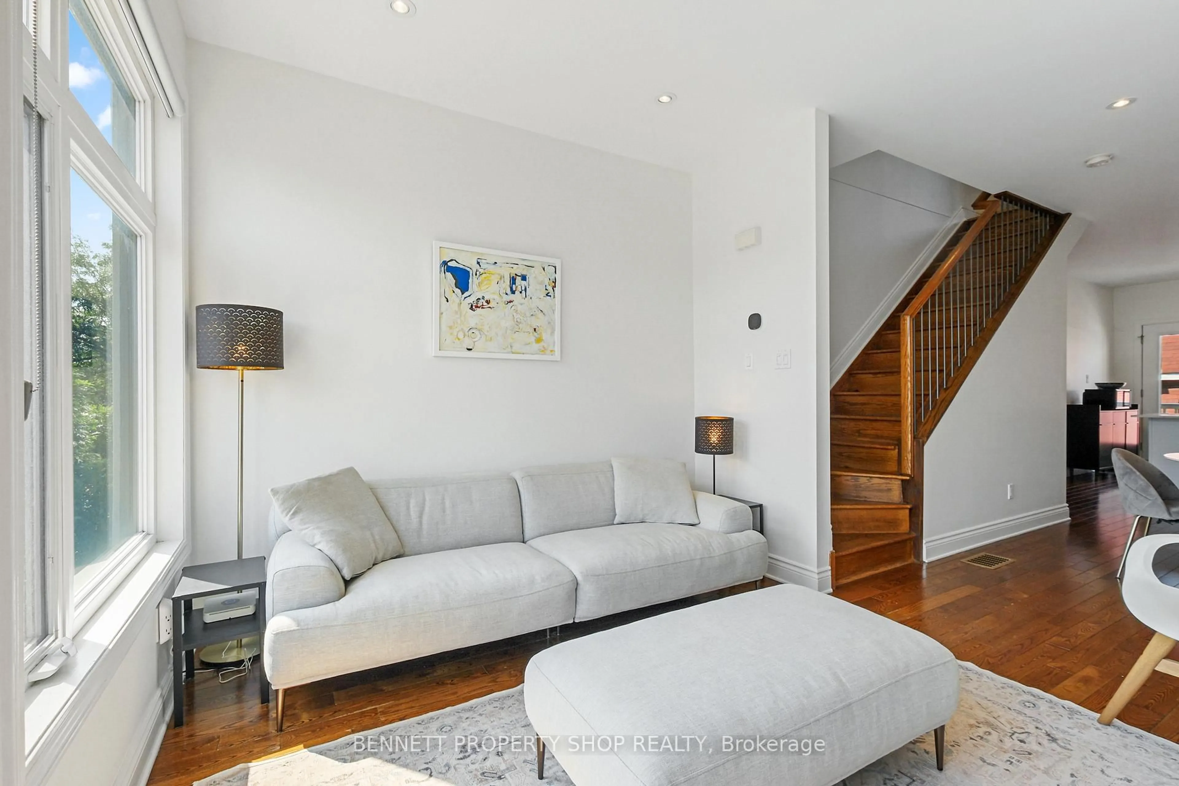 Living room with furniture, unknown for 288 Cambridge St, Ottawa Ontario K1R 0B4