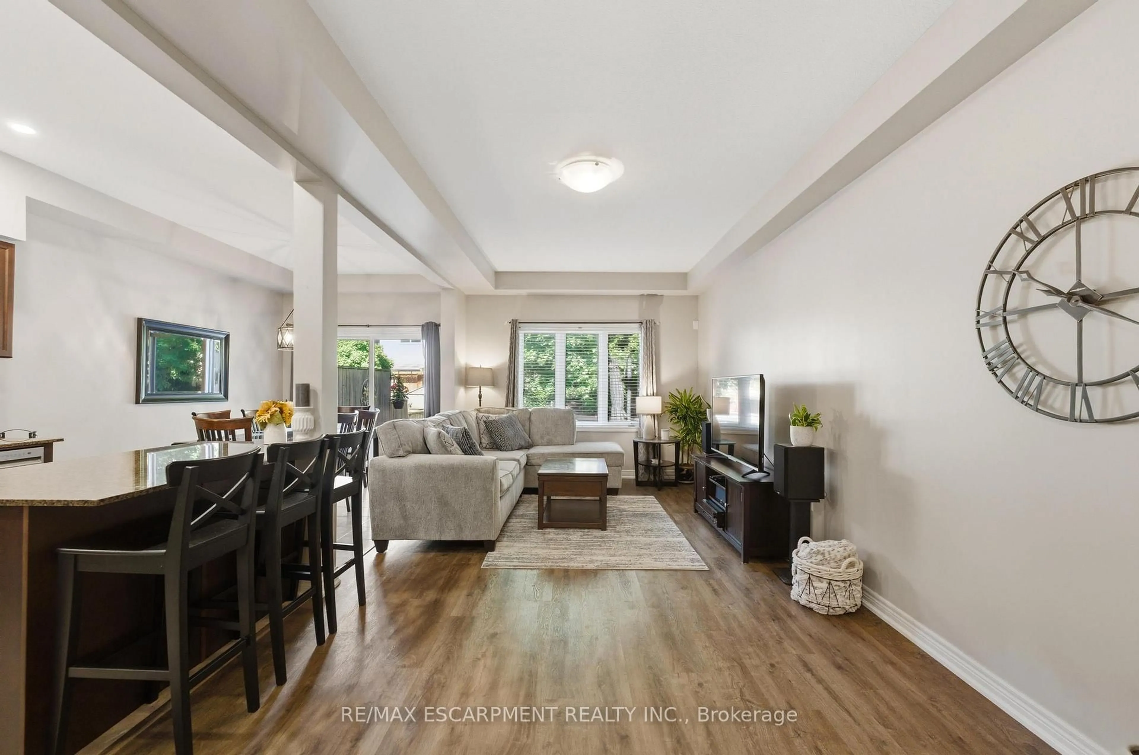 Living room with furniture, unknown for 6 Chestnut Dr #34, Grimsby Ontario L3M 0C4
