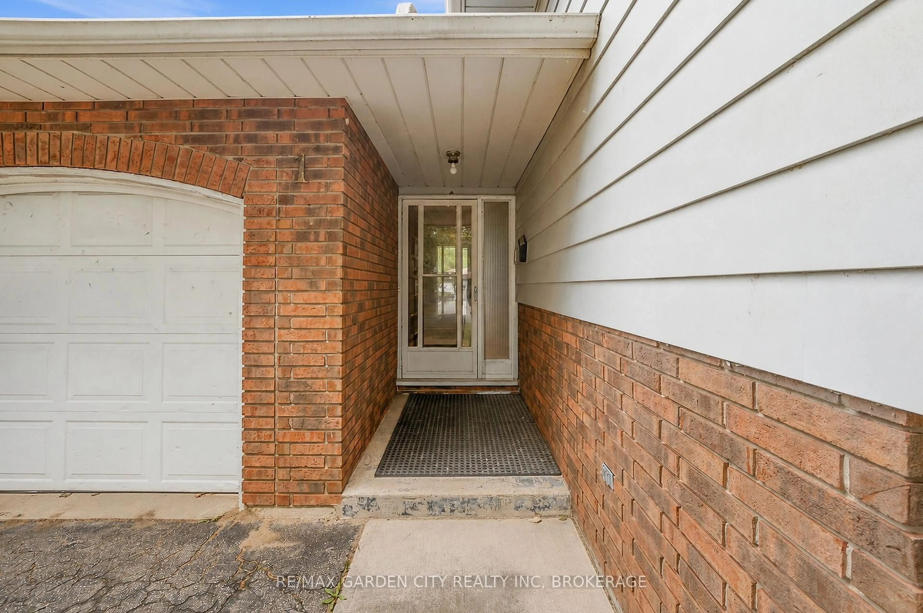 Home with brick exterior material, street for 11 KIMBERMOUNT Dr, St. Catharines Ontario L2N 5W6