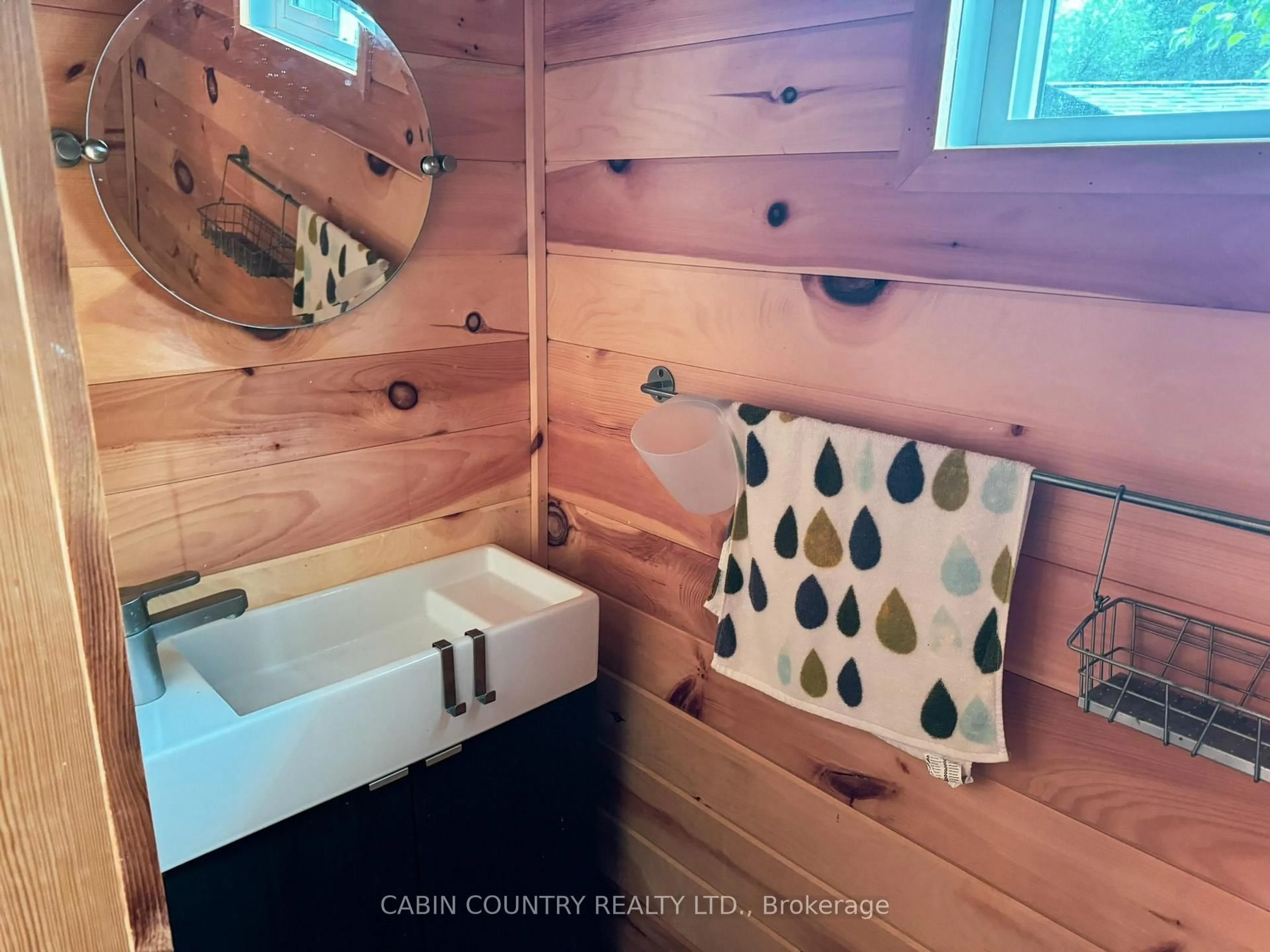 Contemporary bathroom, ceramic/tile floor for 1020 1021 Zig Zag Island, Kenora Remote Area Ontario P0X 1S0