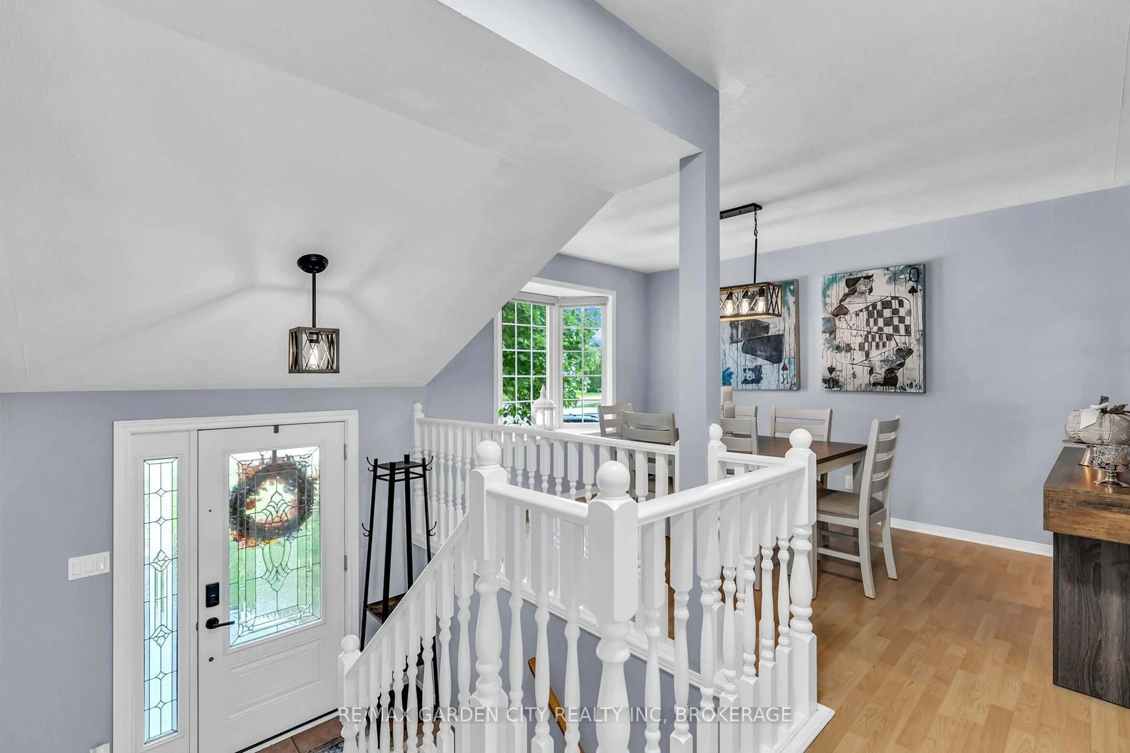 Indoor entryway for 80 Beckett Blvd, Tillsonburg Ontario N4G 5N3