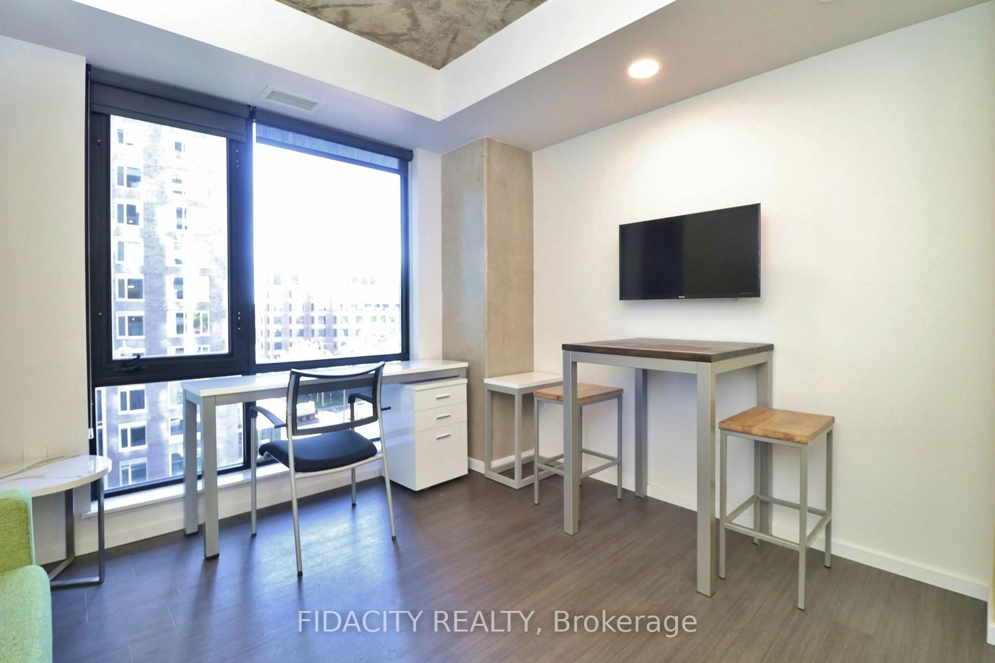 A pic of a room for 105 Champagne Ave #1915, Ottawa Ontario K1S 5E5