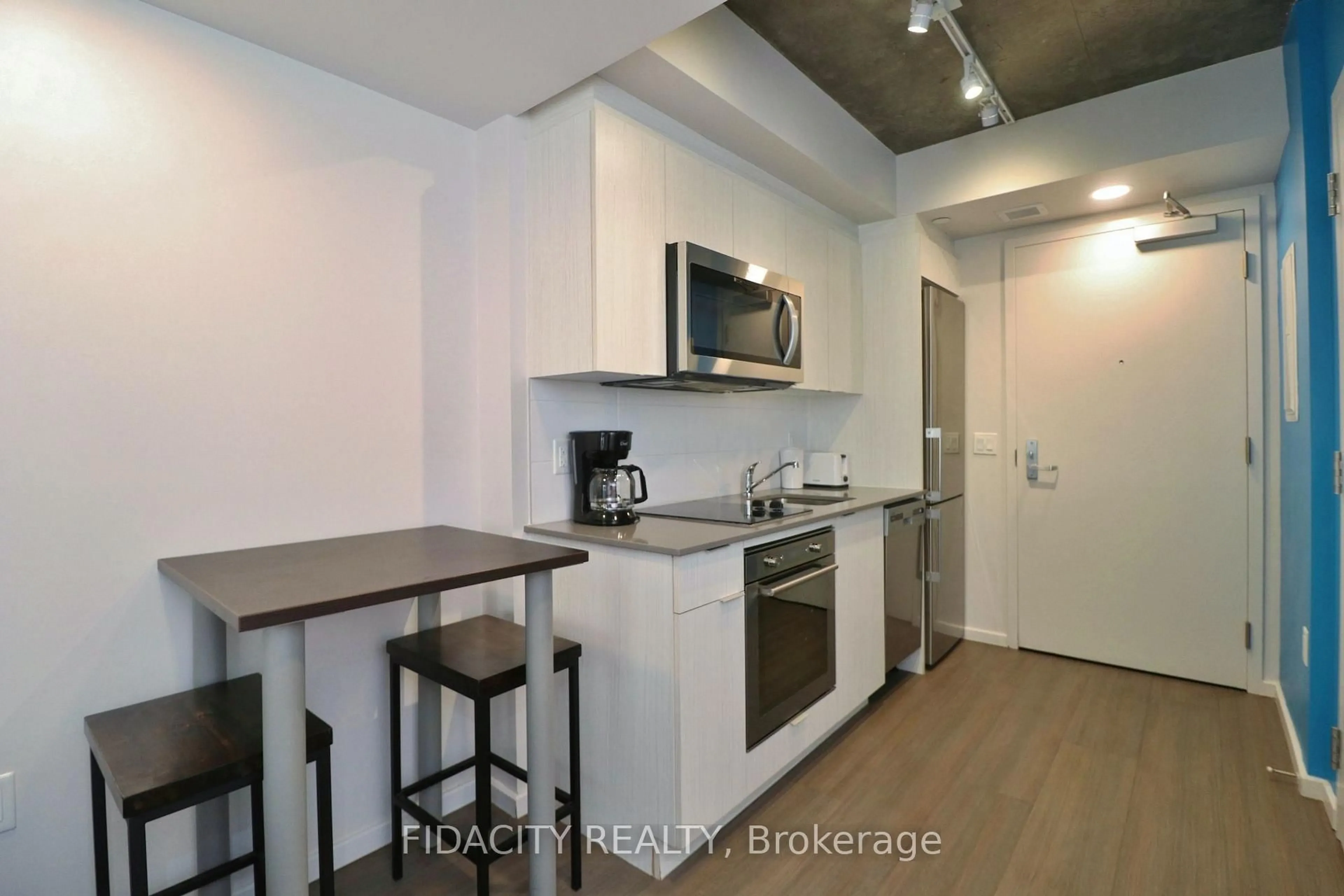 Standard kitchen, unknown for 105 Champagne Ave #2908, Ottawa Ontario K1S 5E5