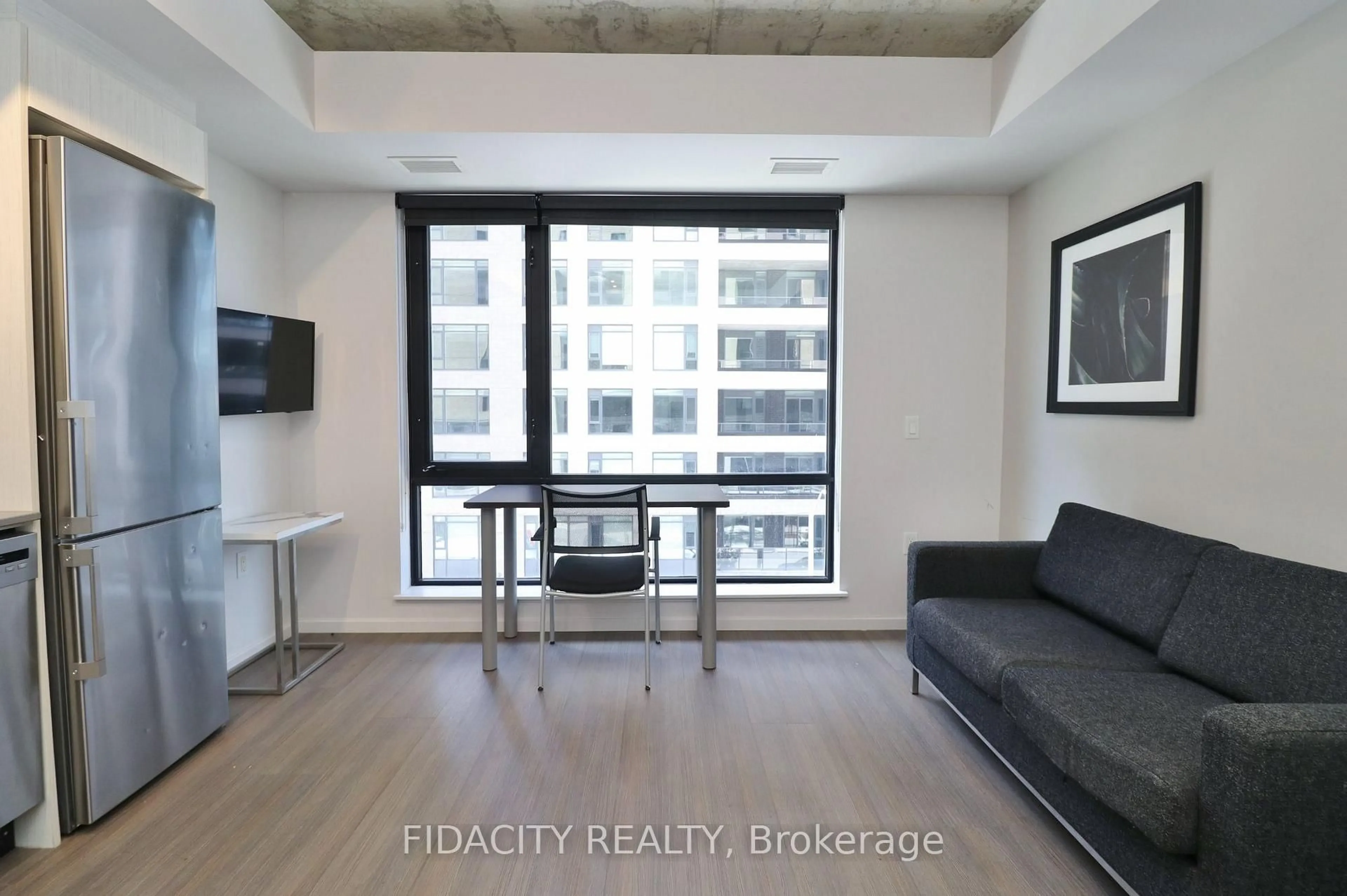 A pic of a room for 105 Champagne Ave #2018, Ottawa Ontario K1S 5E5