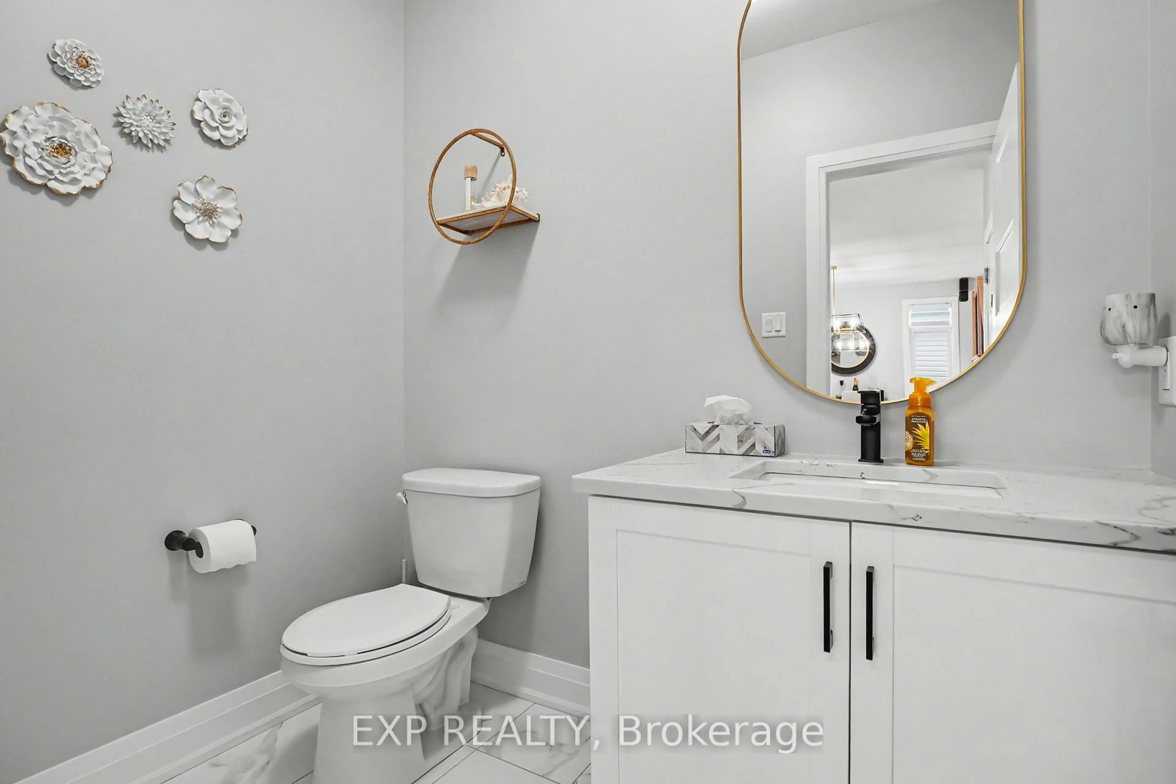 Standard bathroom, ceramic/tile floor for 1151 Avignon St, Russell Ontario K0A 1W0