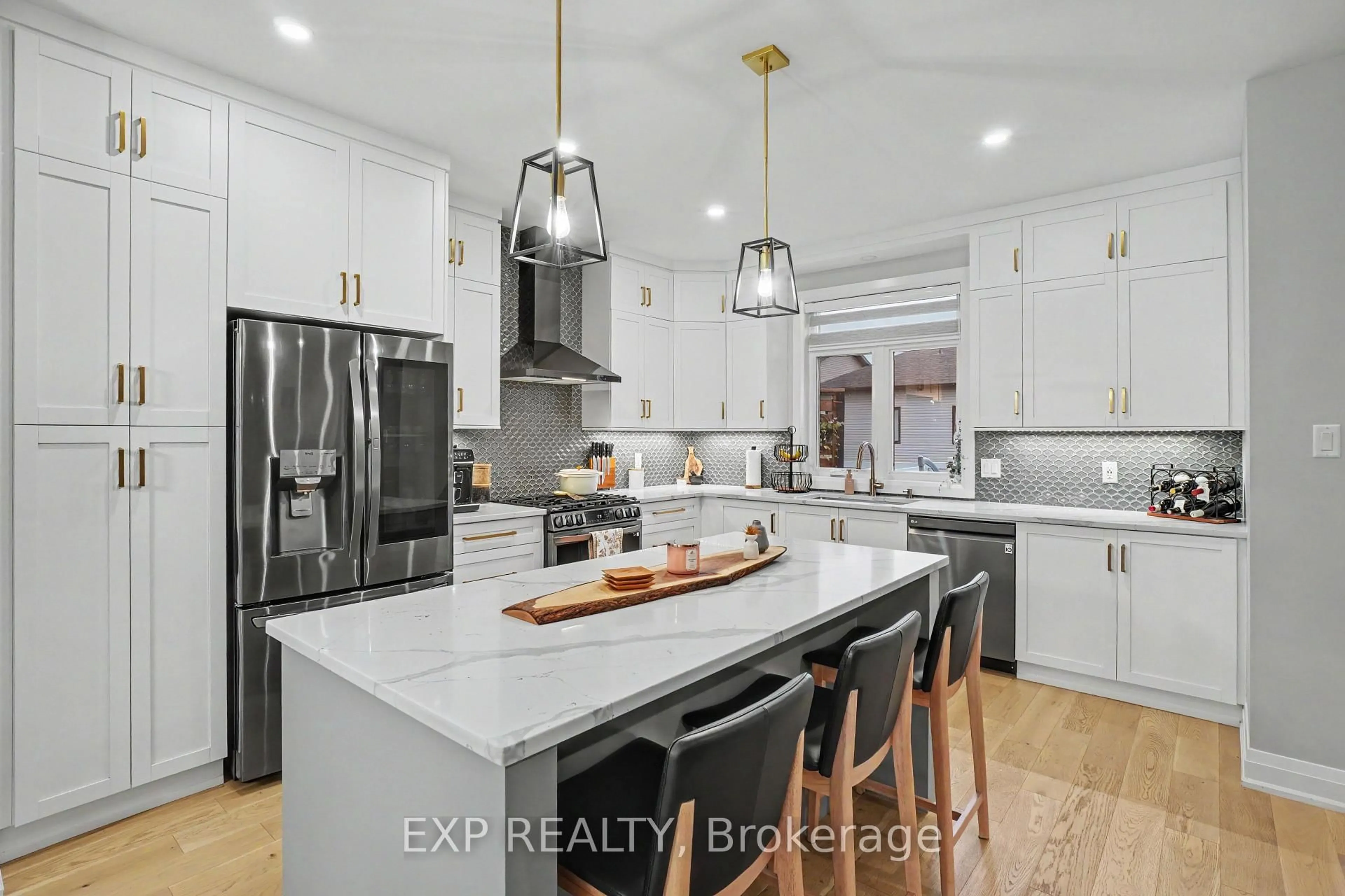 Open concept kitchen, ceramic/tile floor for 1151 Avignon St, Russell Ontario K0A 1W0