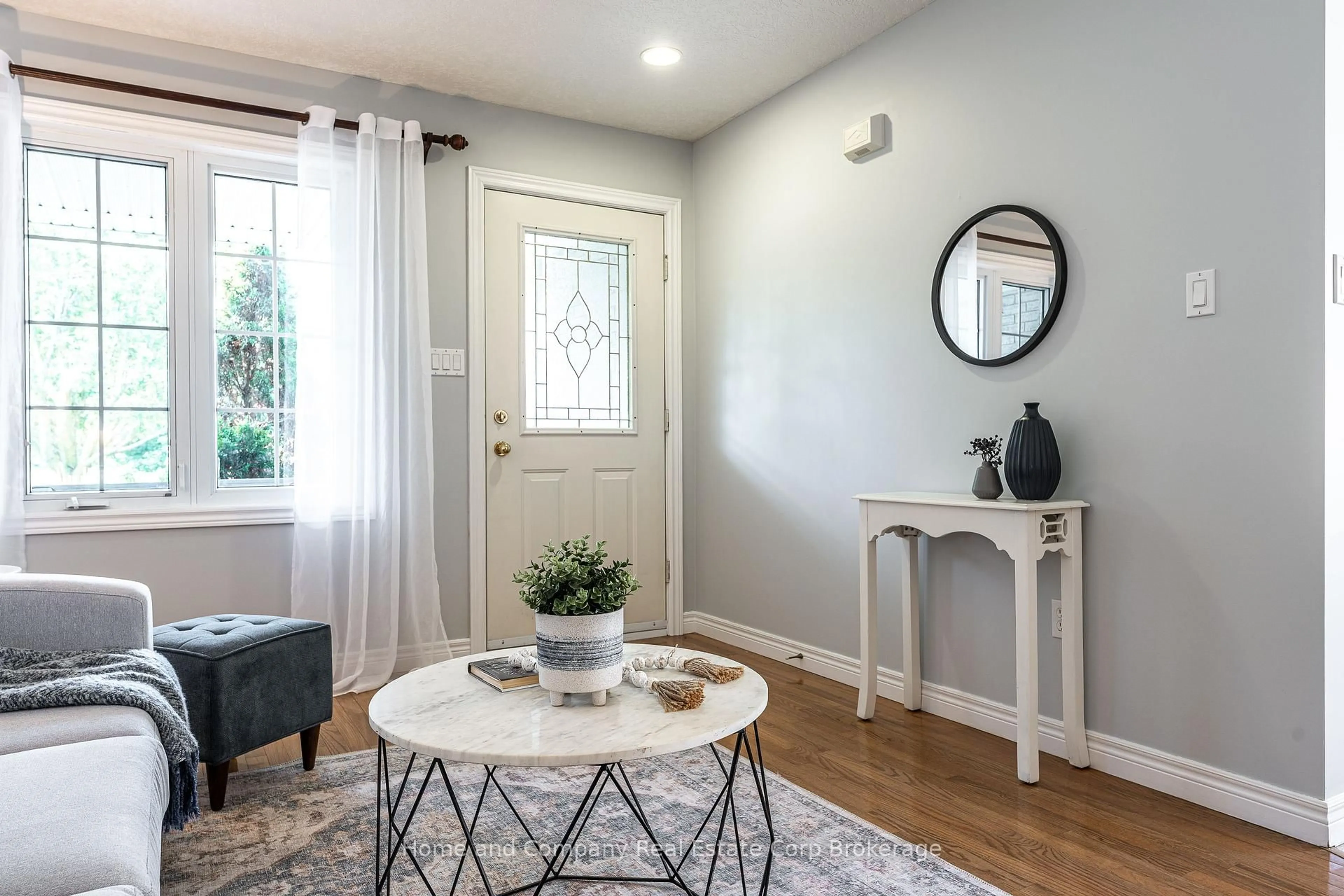 Indoor entryway for 402 Douglas St, Stratford Ontario N5A 7Z7