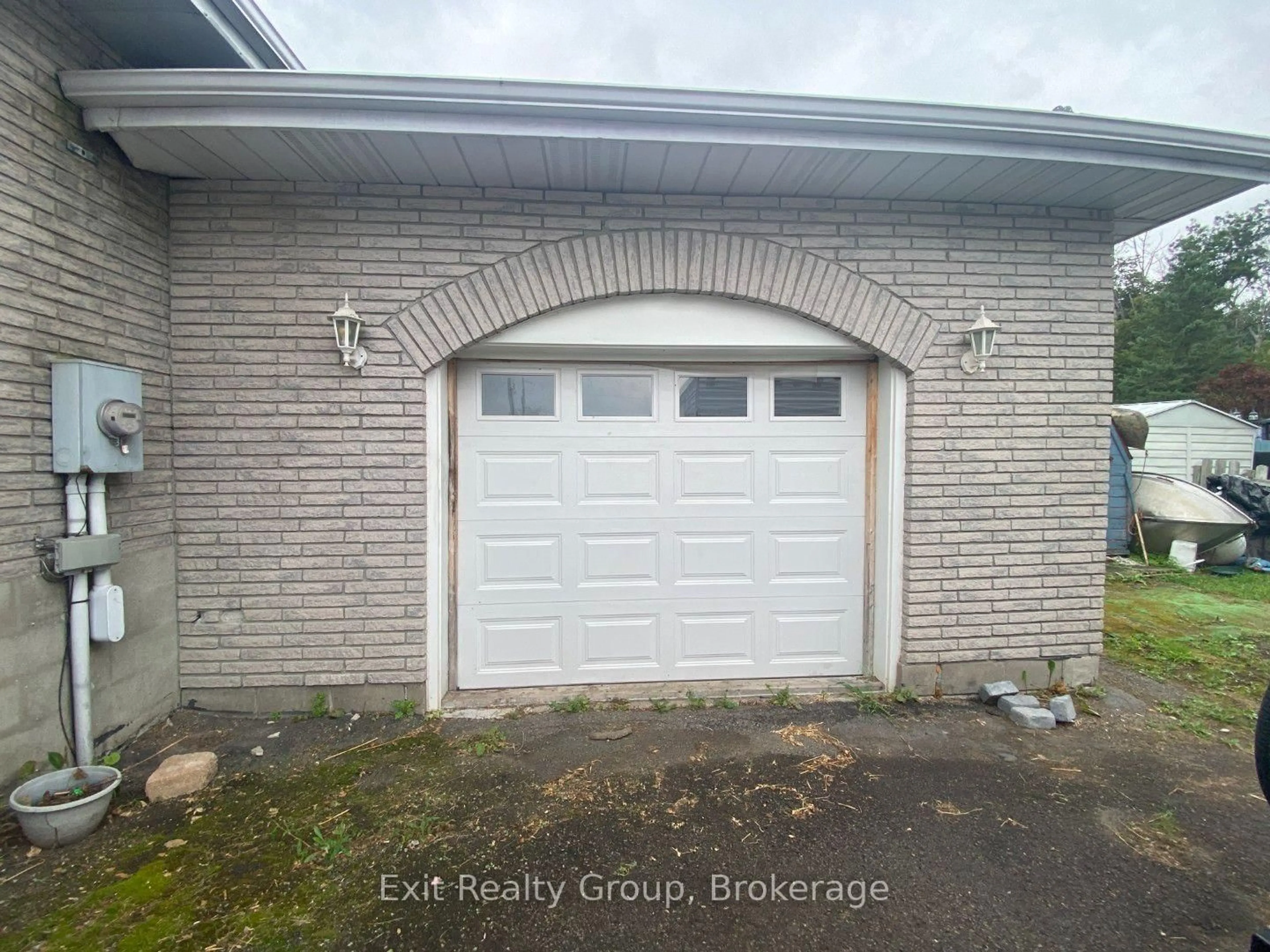 Indoor garage for 130 Peterson St, Trenton Ontario K8V 5P8