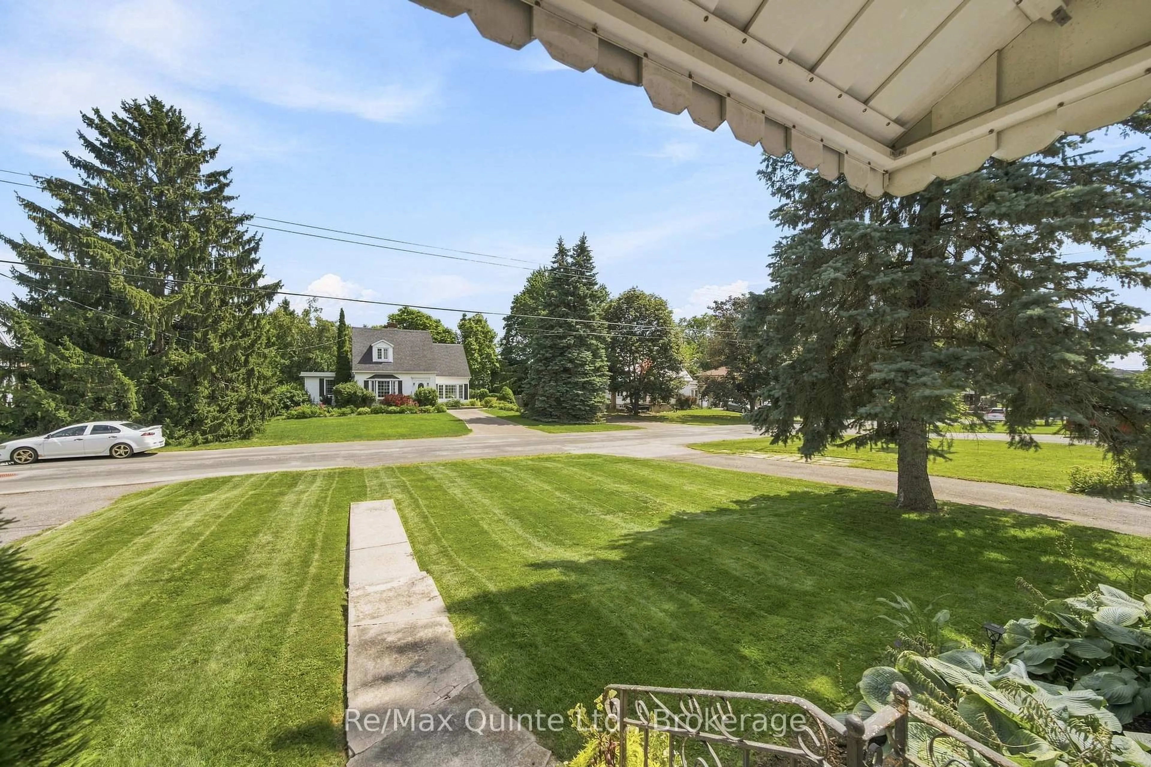 Patio, unknown for 28 Shamrock Rd, Belleville Ontario K8P 4J2