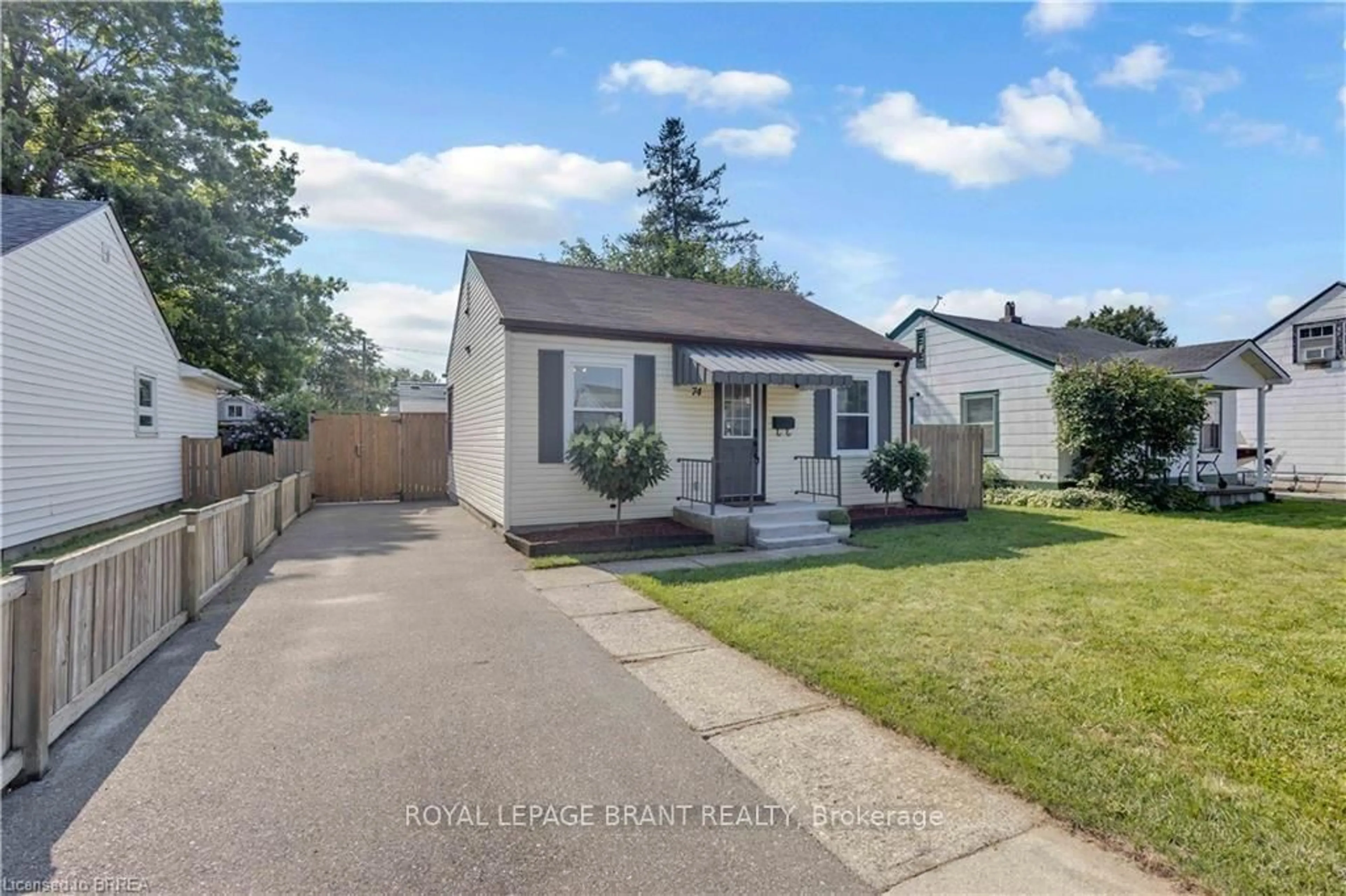 Home with vinyl exterior material, street for 74 Eighth Ave, Brantford Ontario N3S 1C5