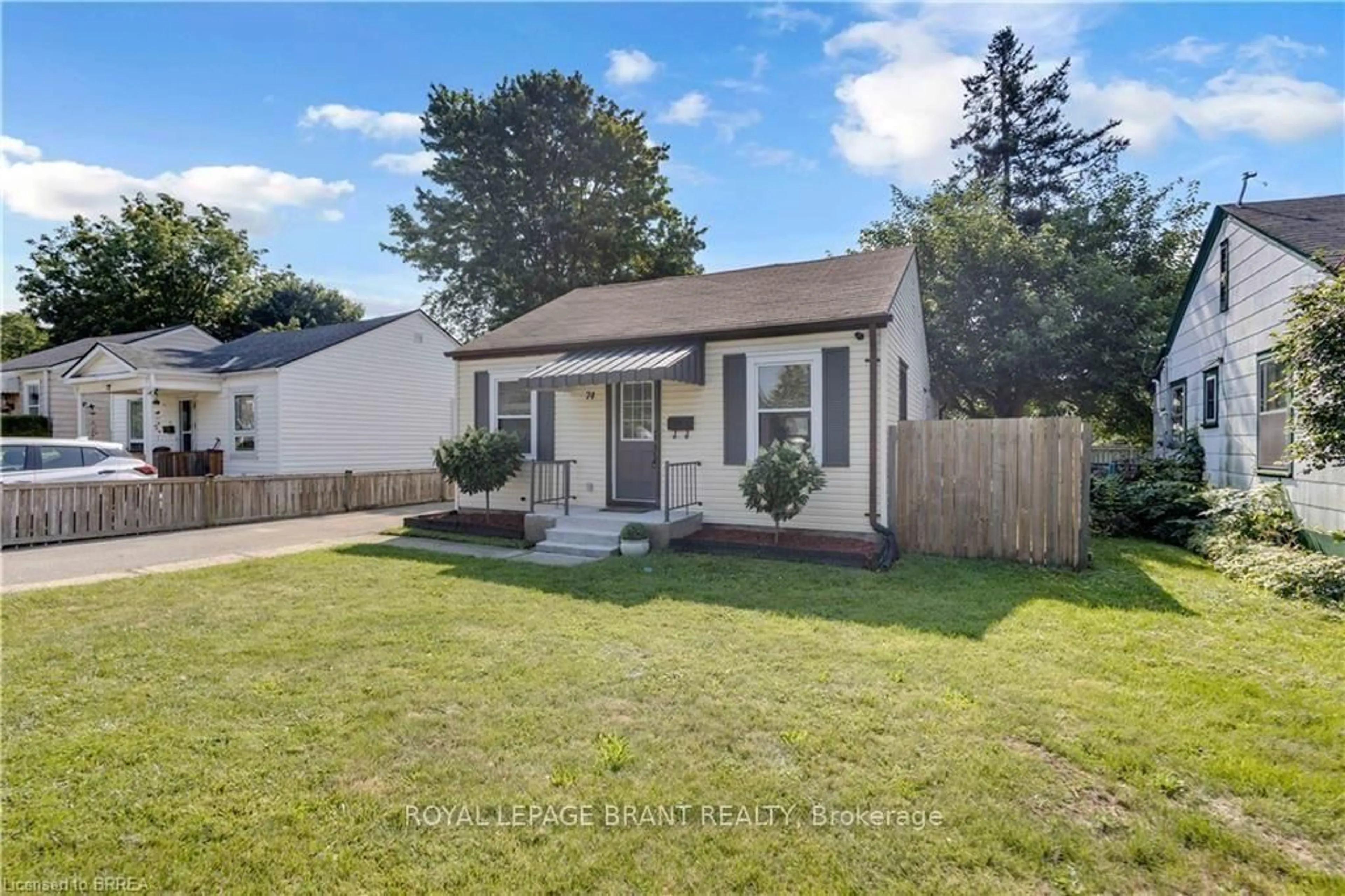Home with vinyl exterior material, street for 74 Eighth Ave, Brantford Ontario N3S 1C5