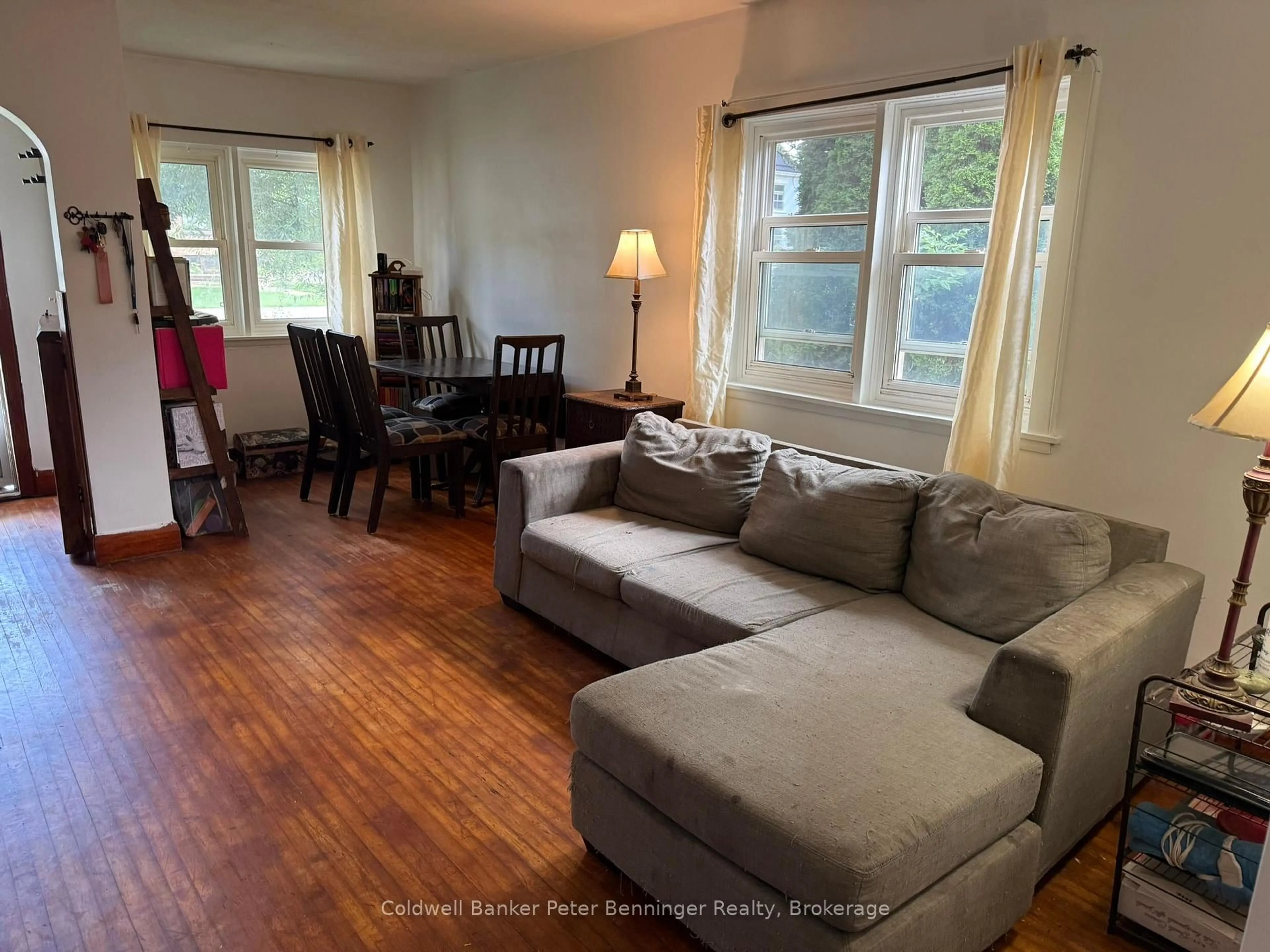 Living room with furniture, wood/laminate floor for 552 11th Ave, Hanover Ontario N4N 2S4