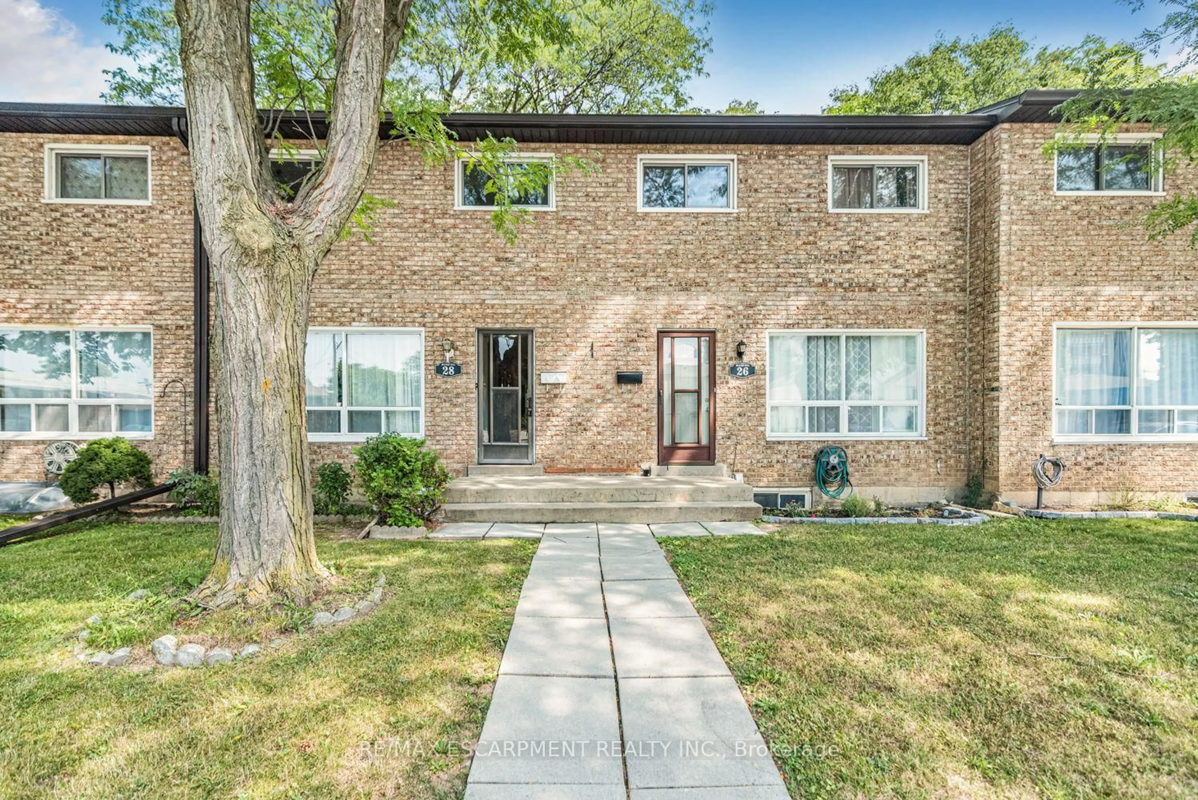 Home with brick exterior material, street for 28 RIVERDALE Dr, Hamilton Ontario L8E 1J8