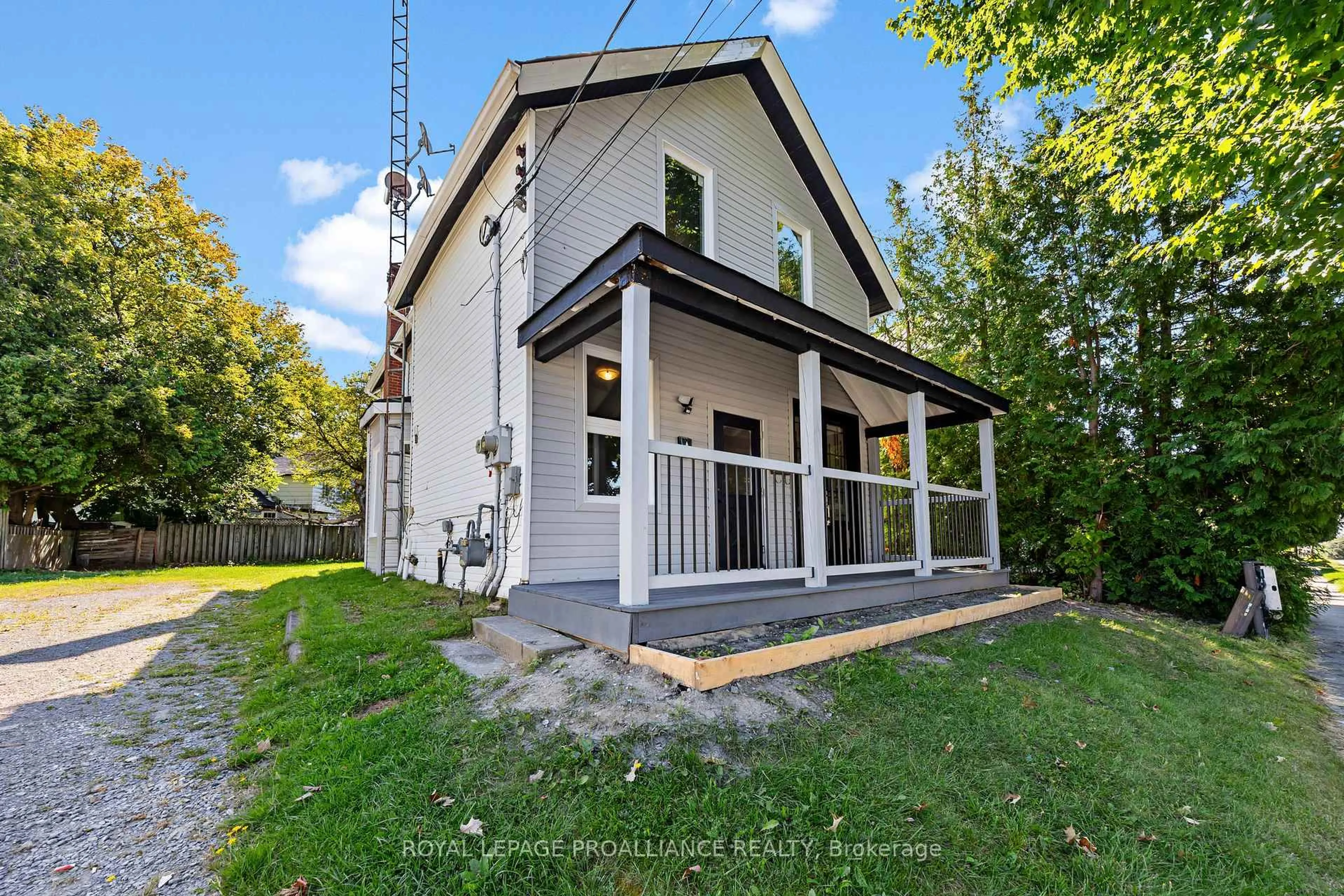Home with vinyl exterior material, building for 141 Ontario St, Port Hope Ontario L1A 2V5