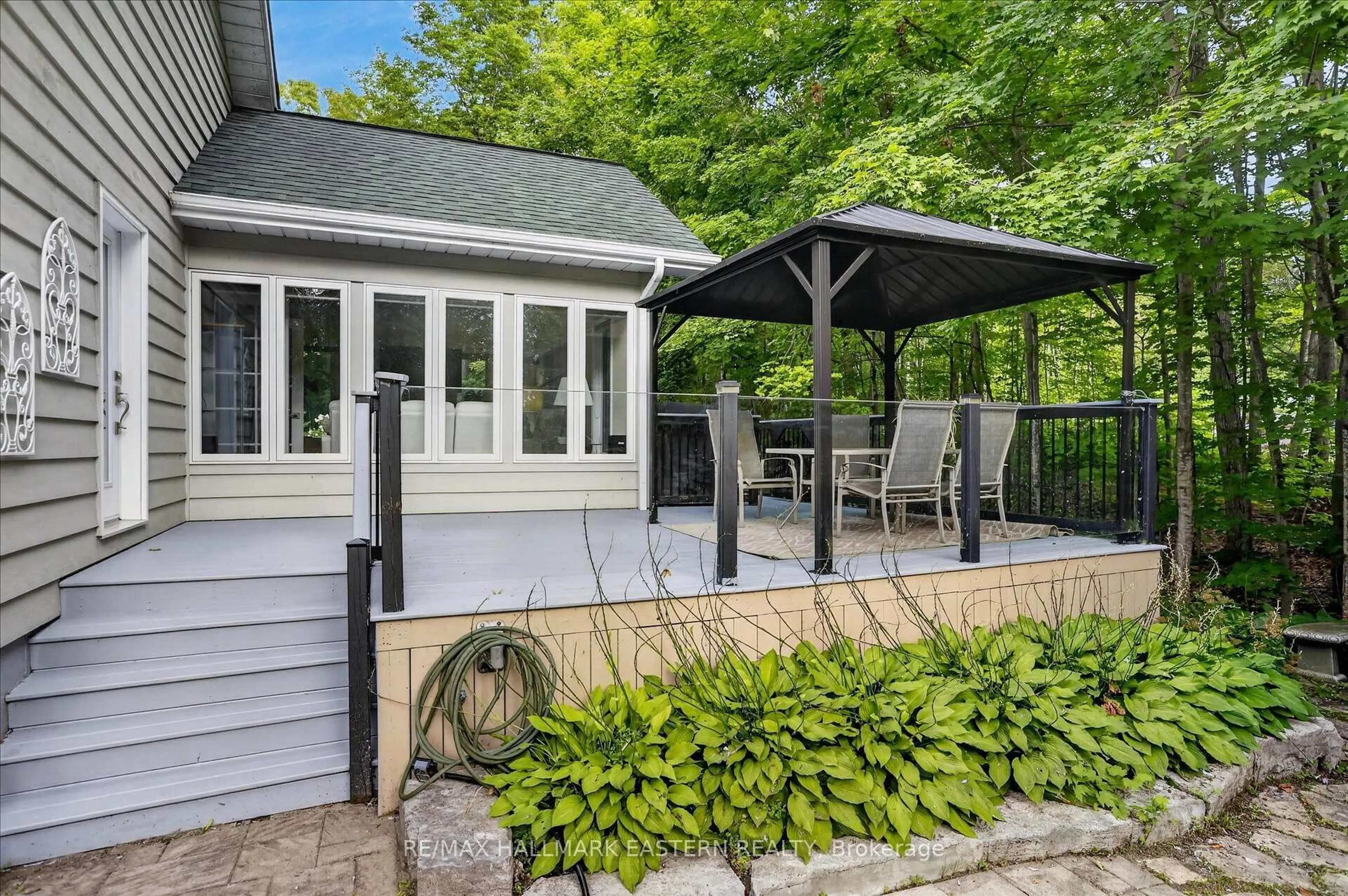 Patio, street for 1650 Sable Crt, Selwyn Ontario K0L 2H0