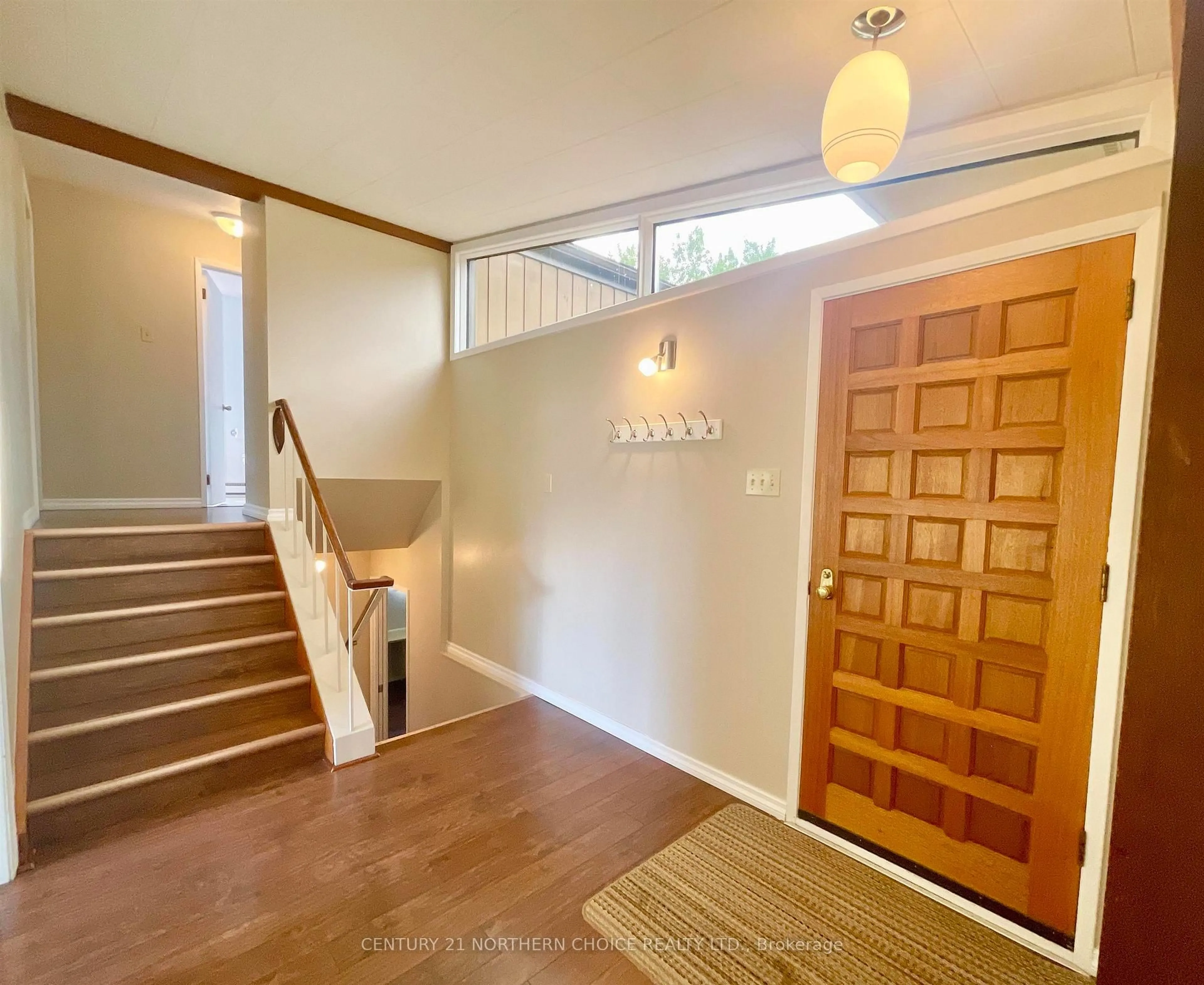 Indoor entryway for 133 Memorial Ave, Dryden Ontario P8N 2M4