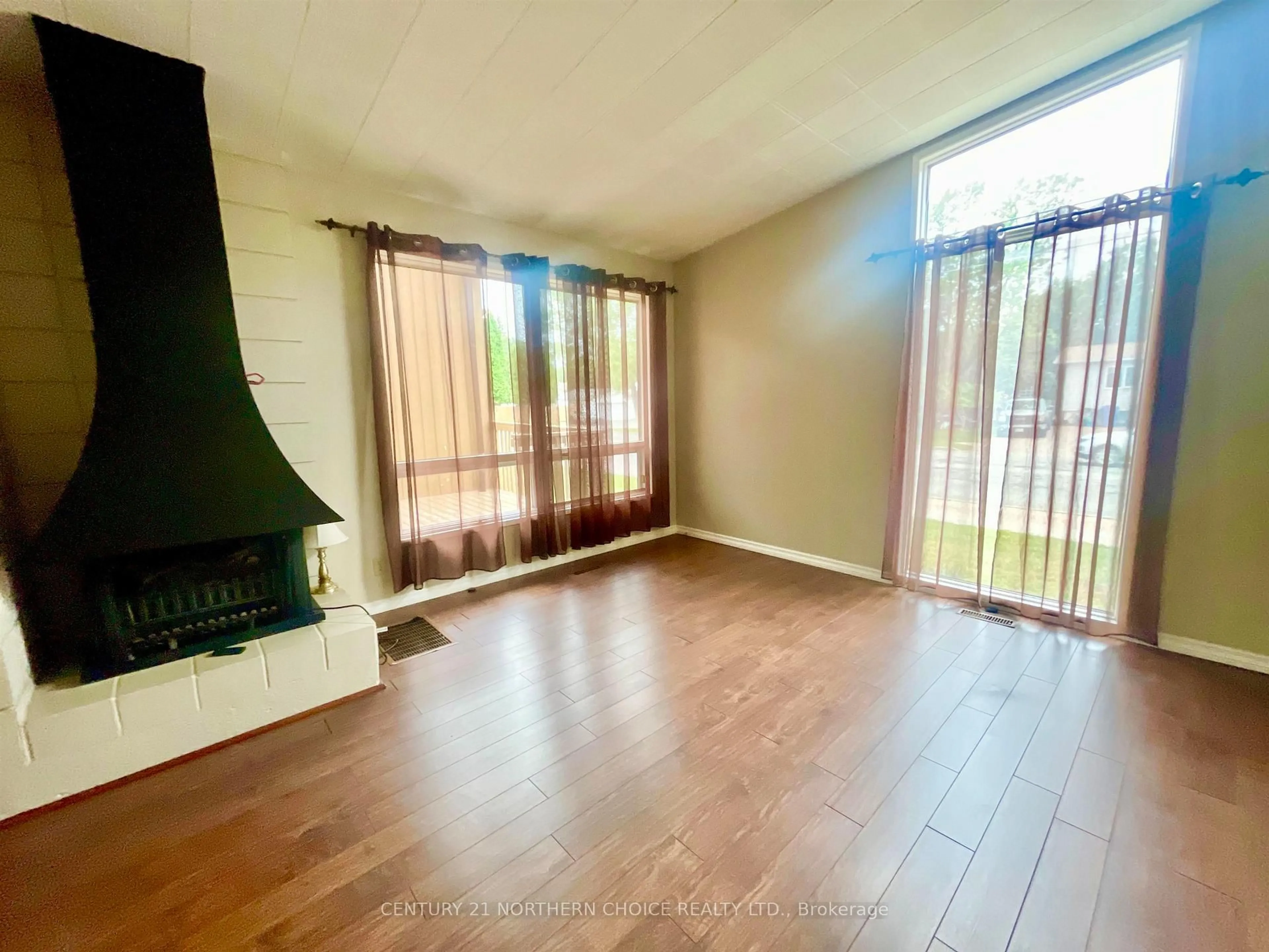 A pic of a room for 133 Memorial Ave, Dryden Ontario P8N 2M4