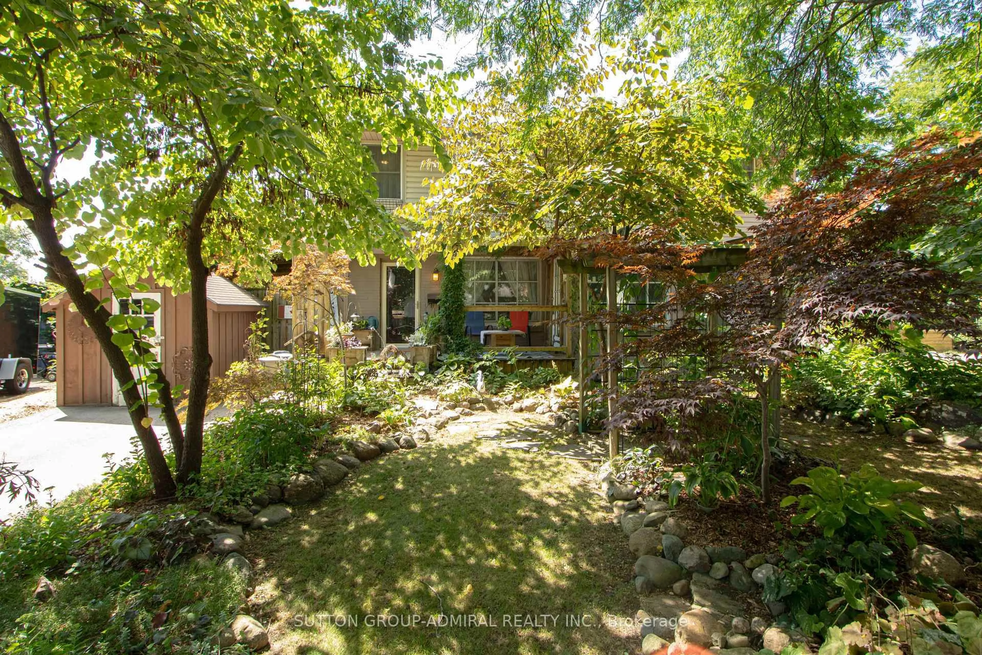 Patio, street for 59 Breckenridge Cres, London South Ontario N6E 1H6