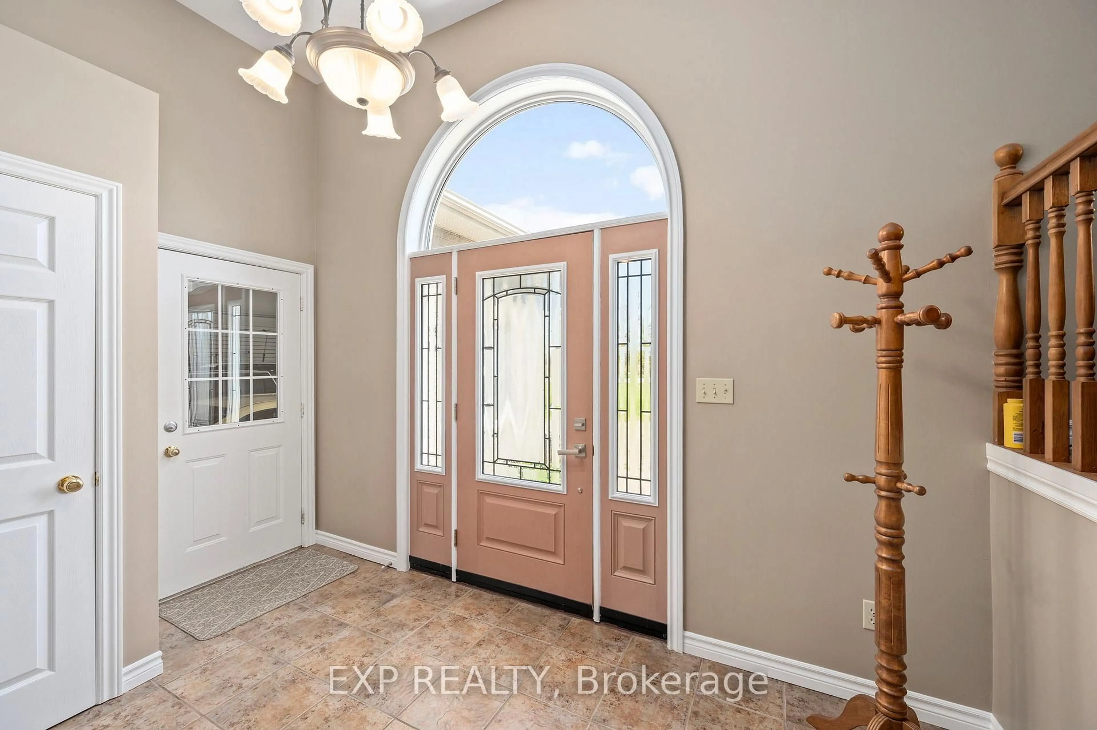 Indoor entryway for 20437 Melbourne Rd, Southwest Middlesex Ontario N0L 1T0