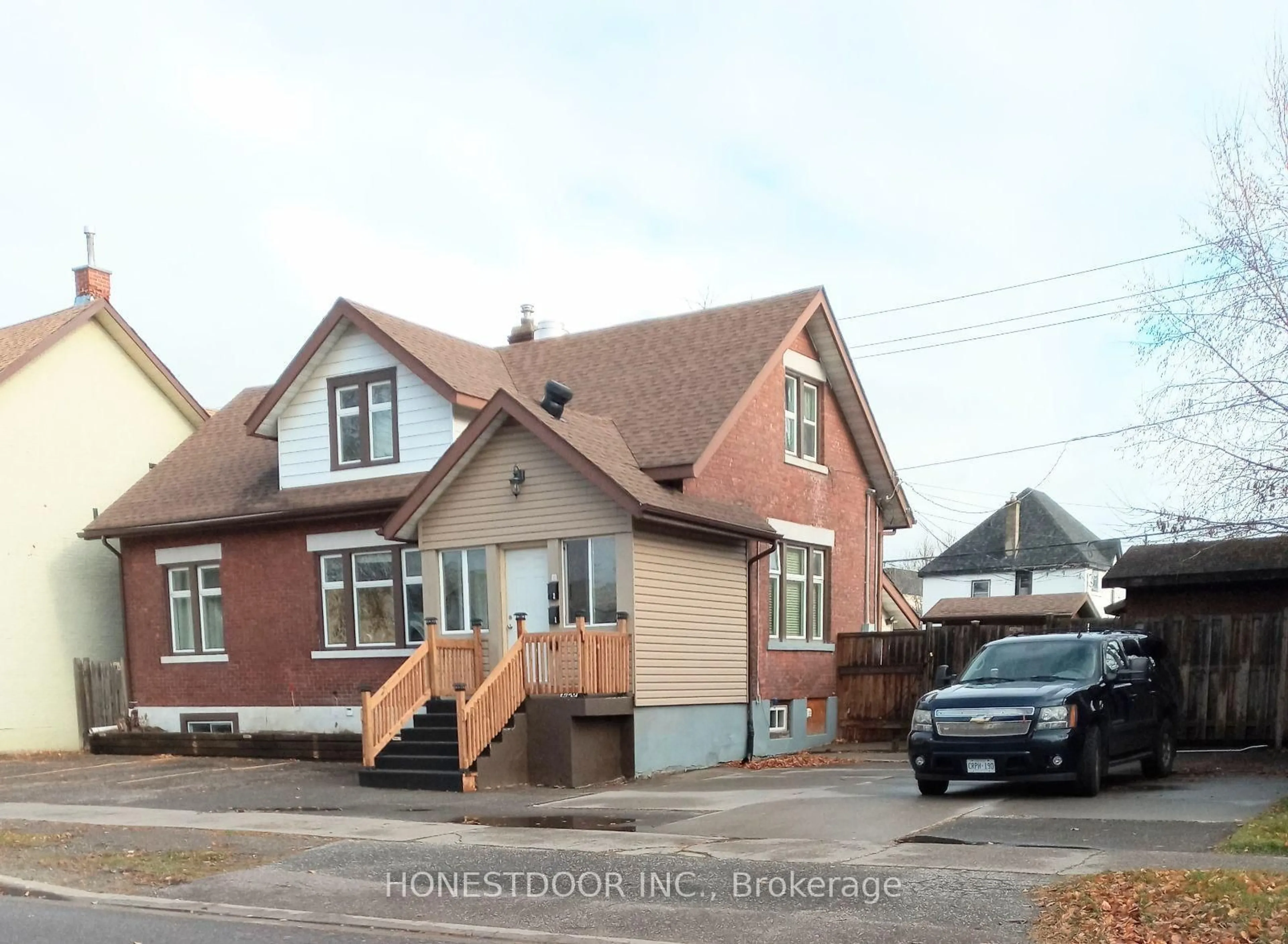 A pic from outside/outdoor area/front of a property/back of a property/a pic from drone, street for 228 Archibald St, Thunder Bay Ontario P7E 1G3