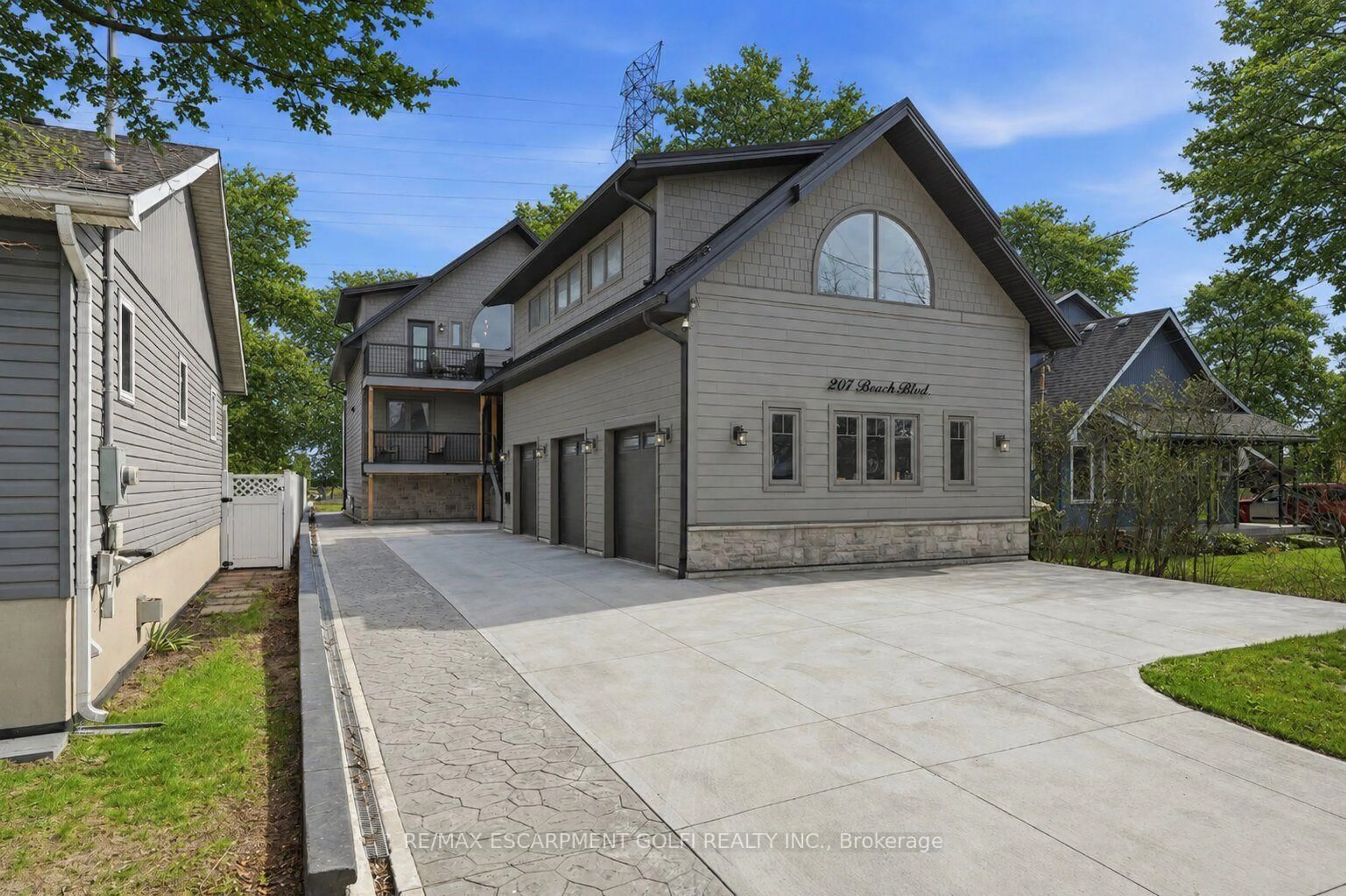 Home with brick exterior material, street for 207 BEACH Blvd, Hamilton Ontario L8H 6V8