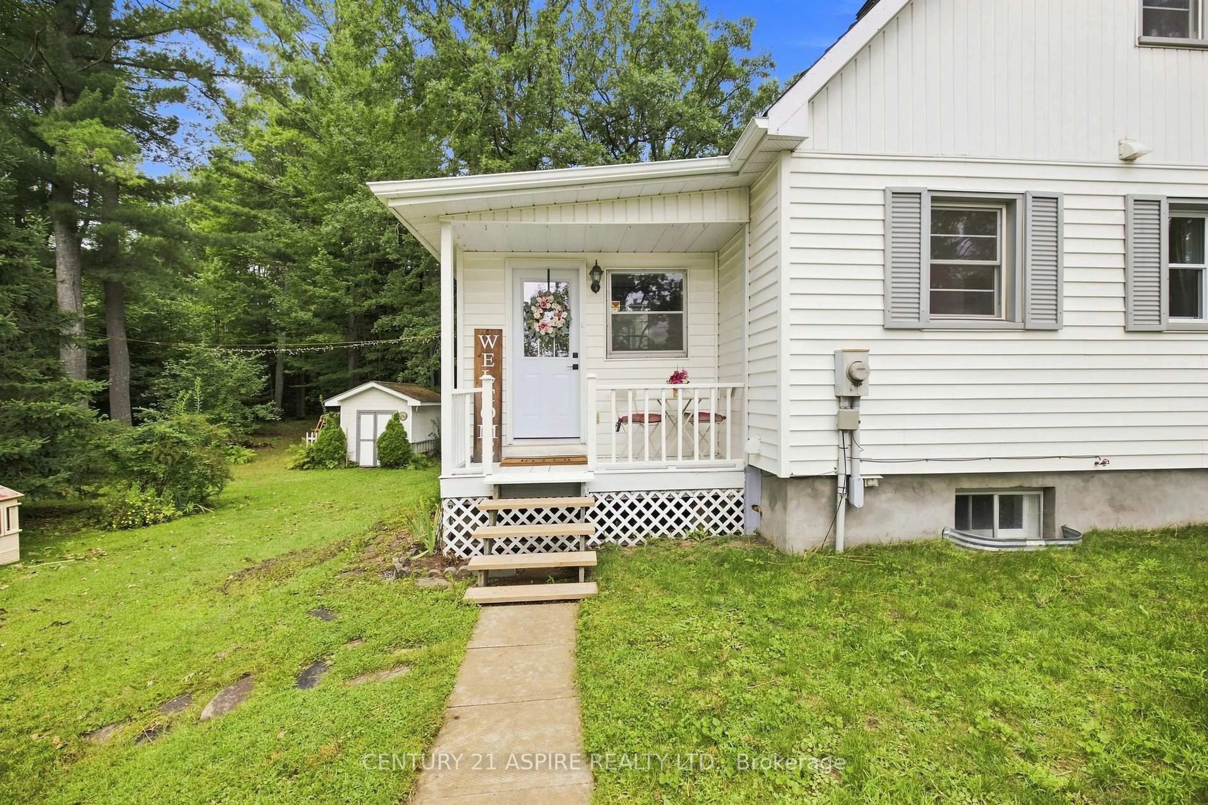 Home with vinyl exterior material, street for 2583 B Line Rd, Pembroke Ontario K8A 6W8