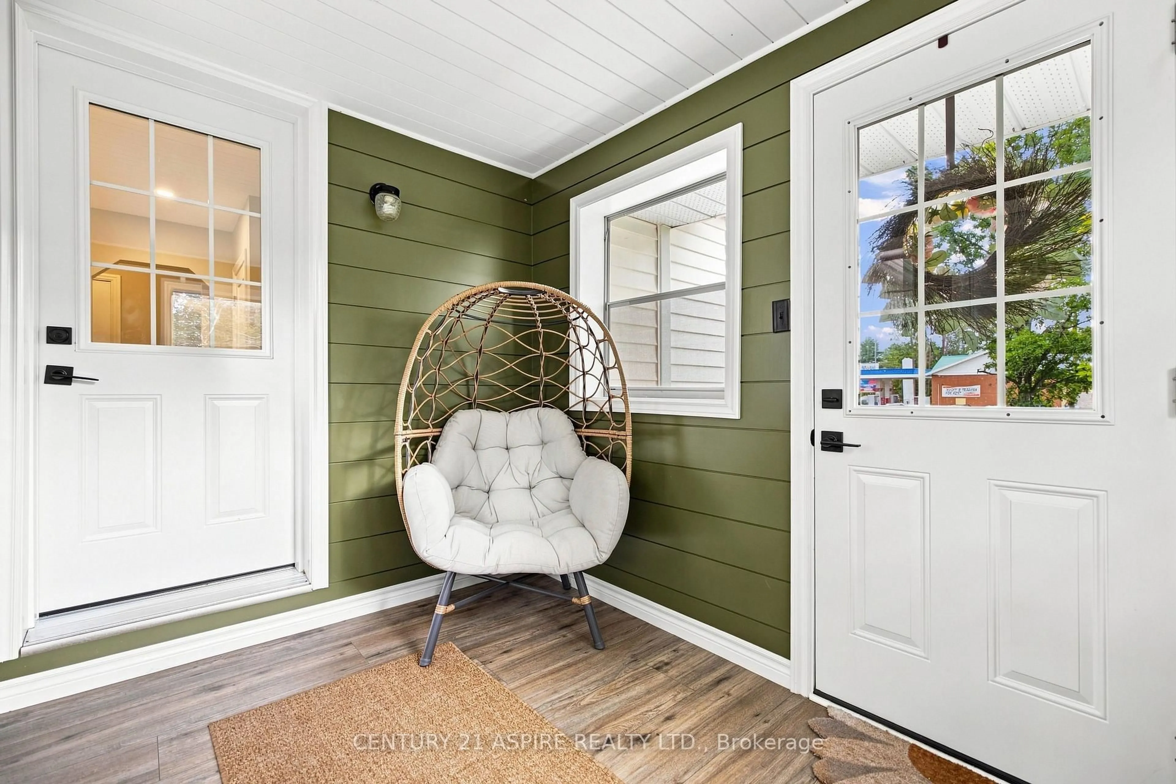 Indoor entryway for 2583 B Line Rd, Pembroke Ontario K8A 6W8