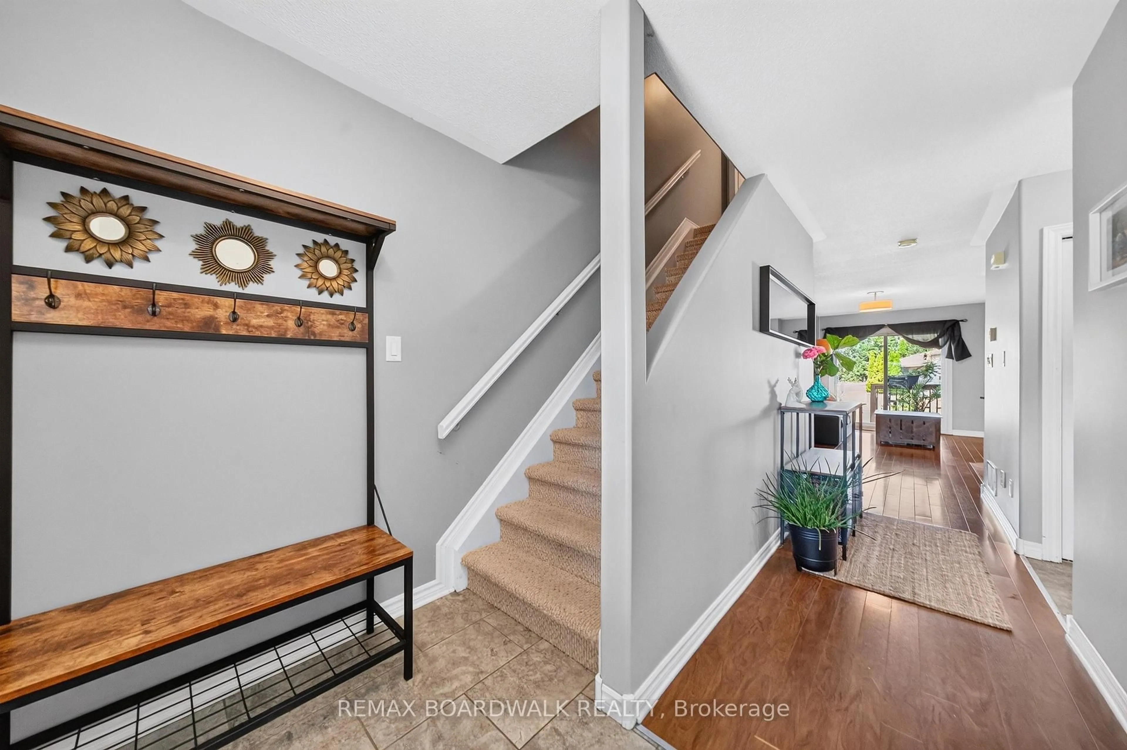 Indoor entryway for 109 Raina Way, North Grenville Ontario K0G 1J0