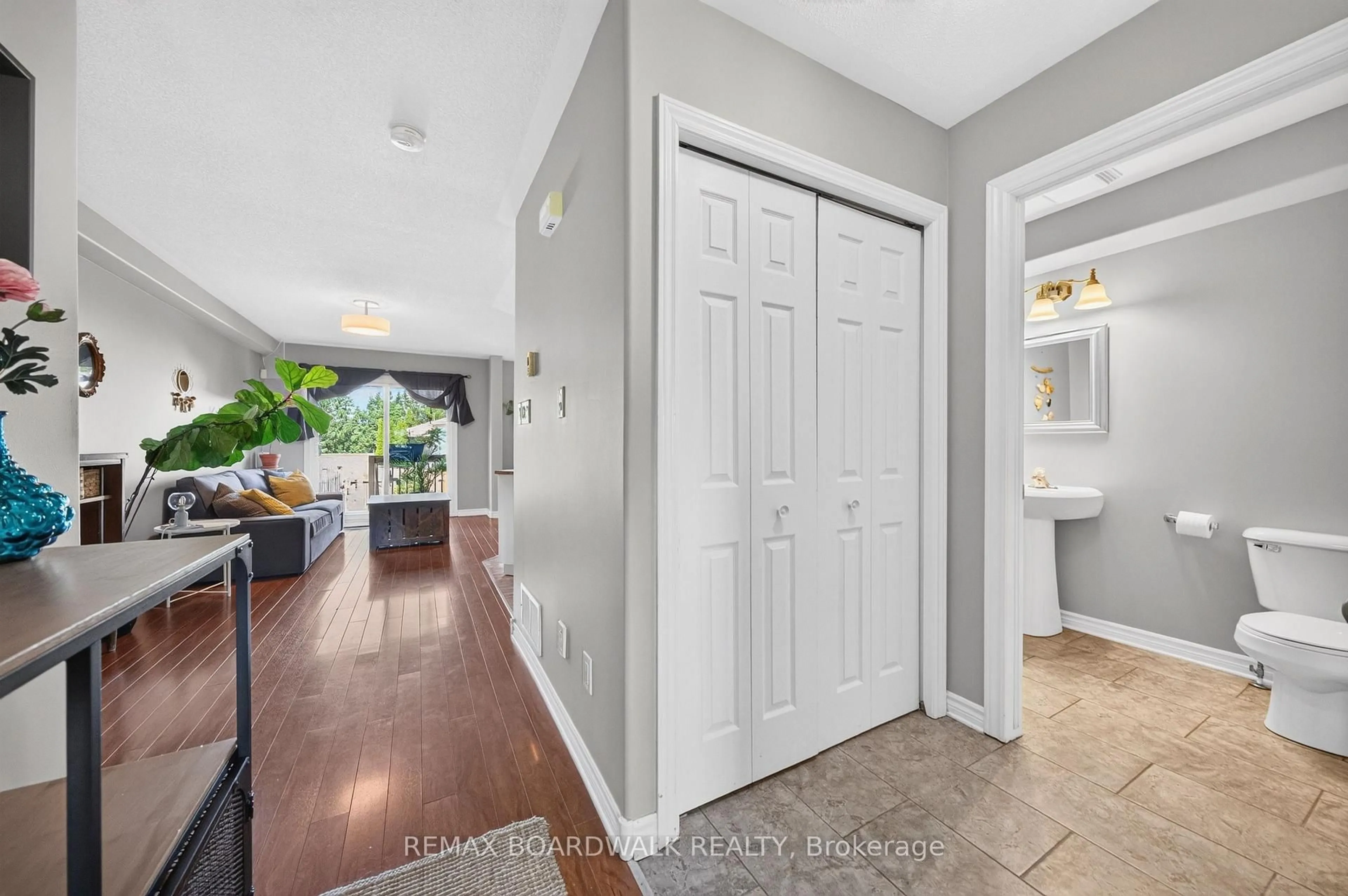 Indoor entryway for 109 Raina Way, North Grenville Ontario K0G 1J0