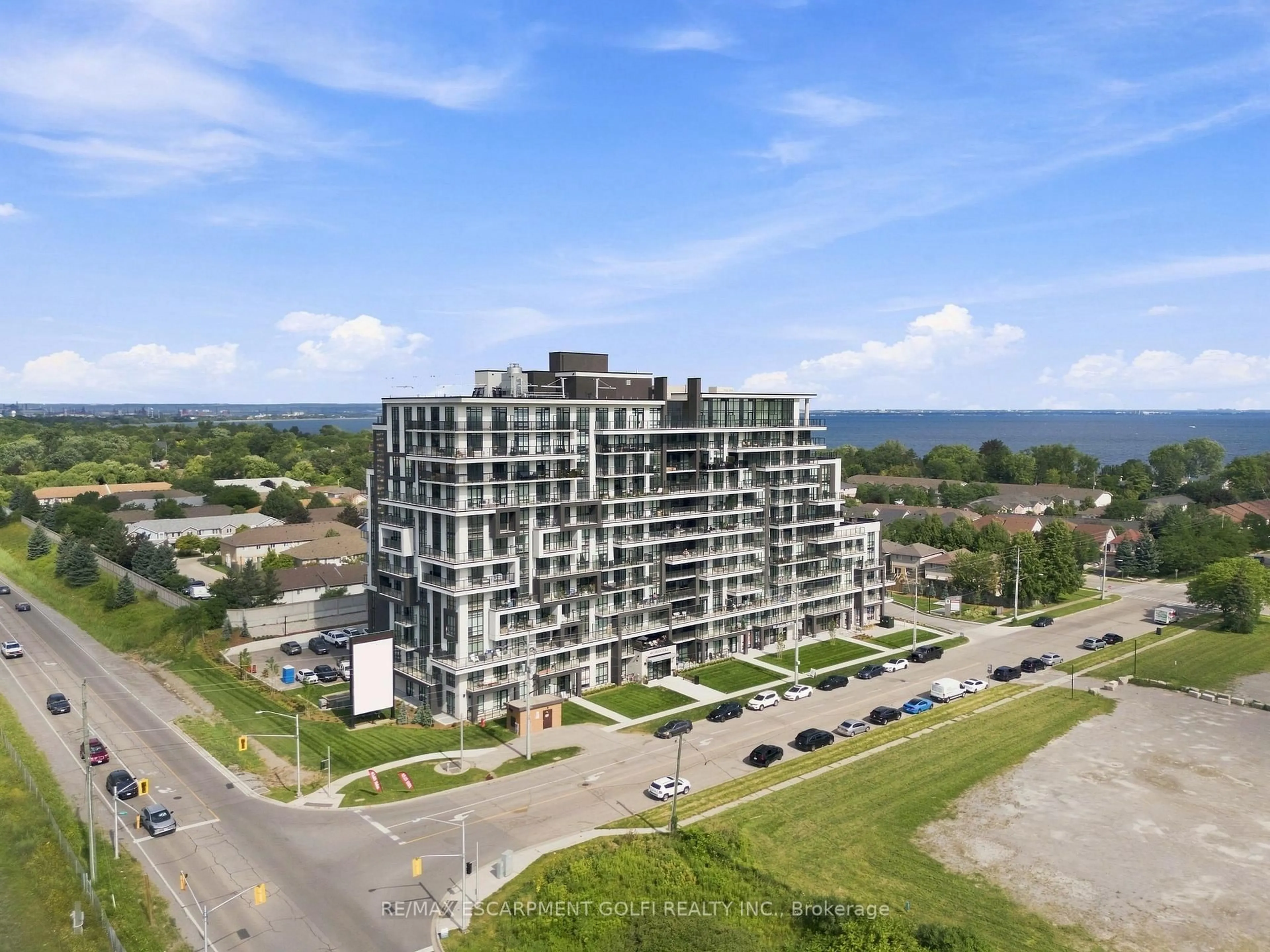 A pic from outside/outdoor area/front of a property/back of a property/a pic from drone, building for 461 GREEN Rd #921, Hamilton Ontario L8E 0L5
