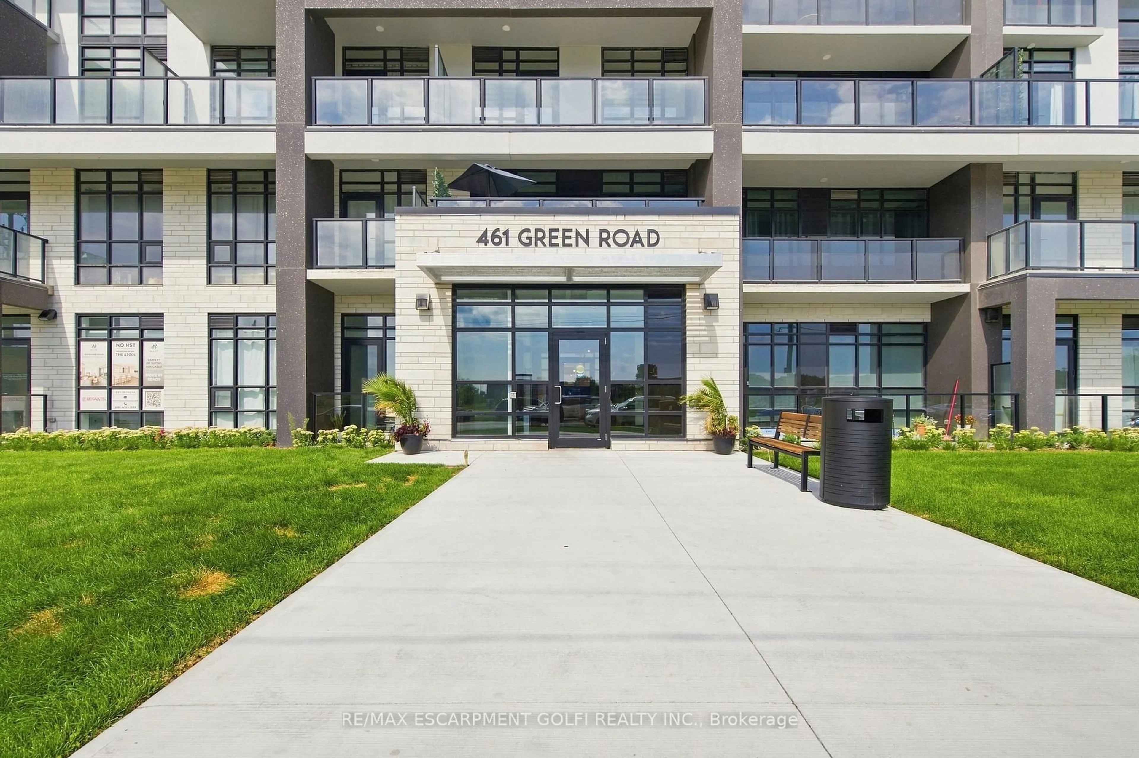 Patio, street for 461 GREEN Rd #921, Hamilton Ontario L8E 0L5