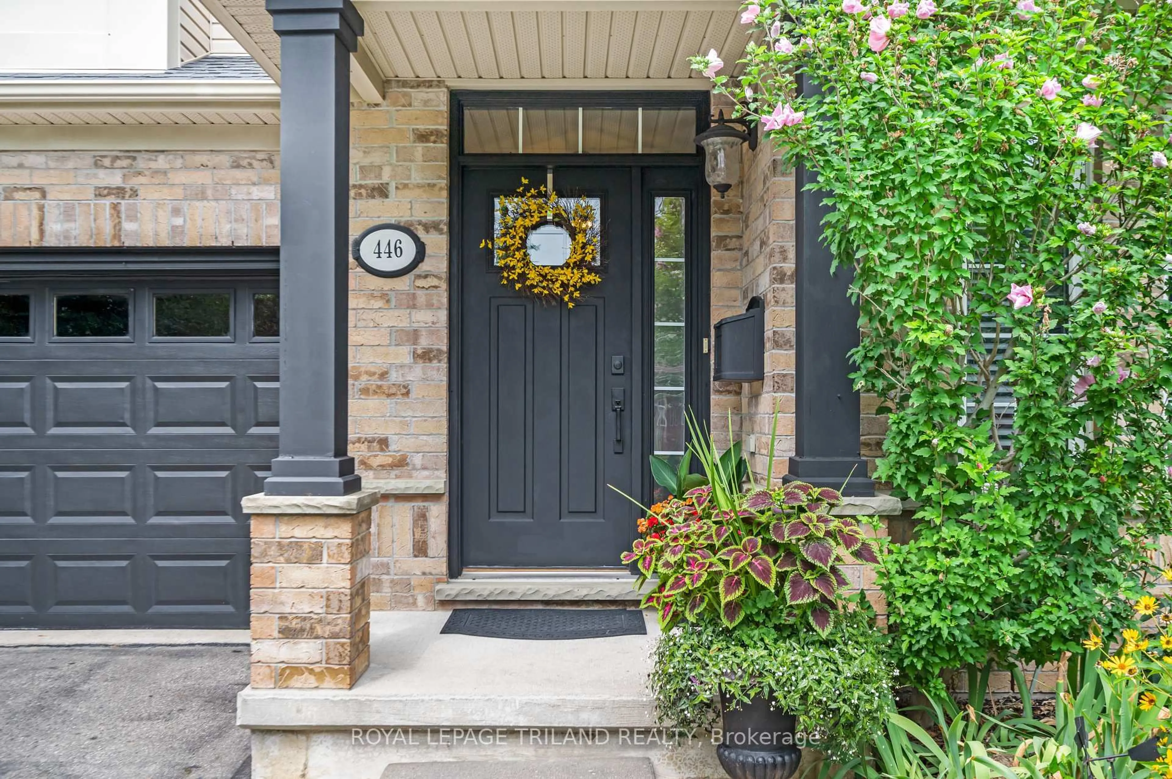 Indoor entryway for 446 South Leaksdale Circ, London South Ontario N6M 1K4