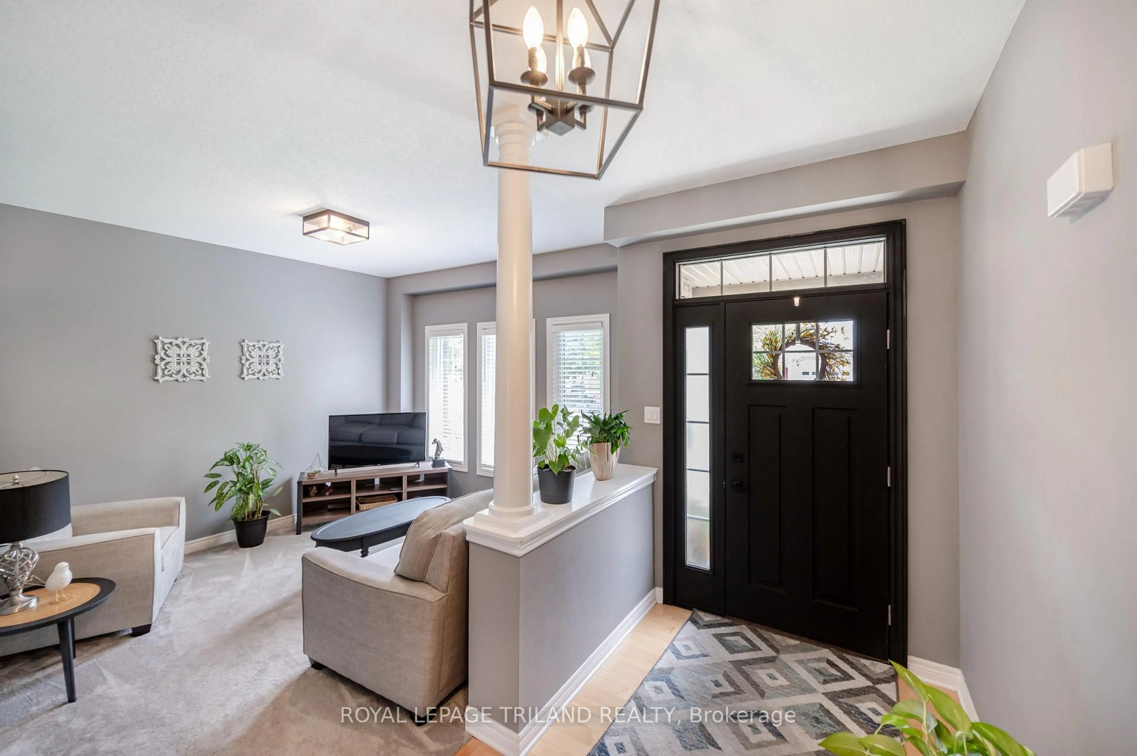 Indoor entryway for 446 South Leaksdale Circ, London South Ontario N6M 1K4