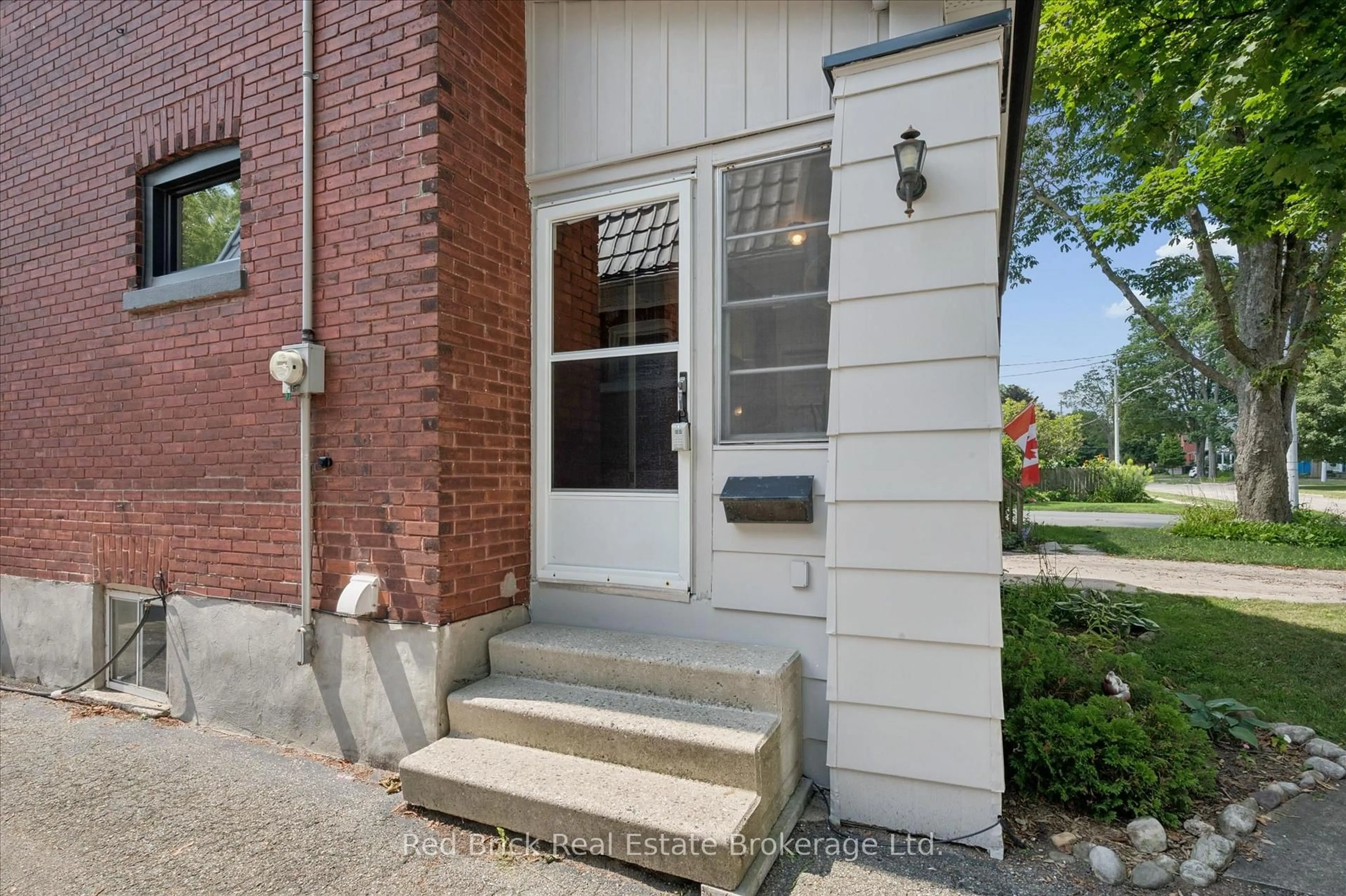 Unknown for 163 Perth St, Stratford Ontario N5A 3Y3